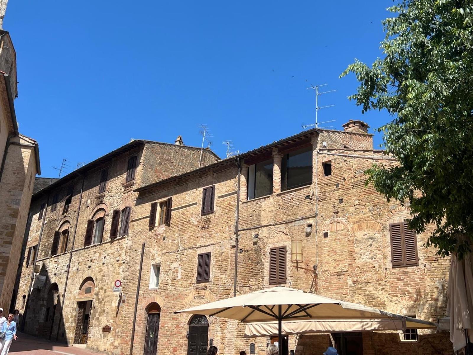 A La Casa Dei Potenti