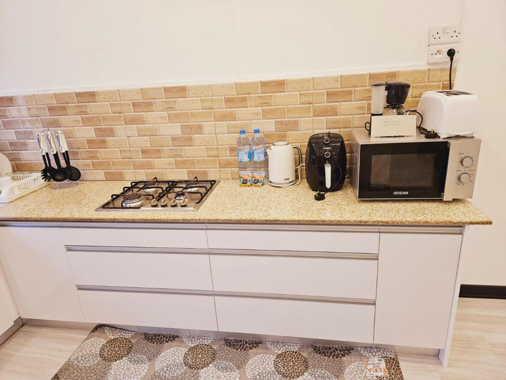 Captivating 3-Bed Apartment in Flic en Flac view 3