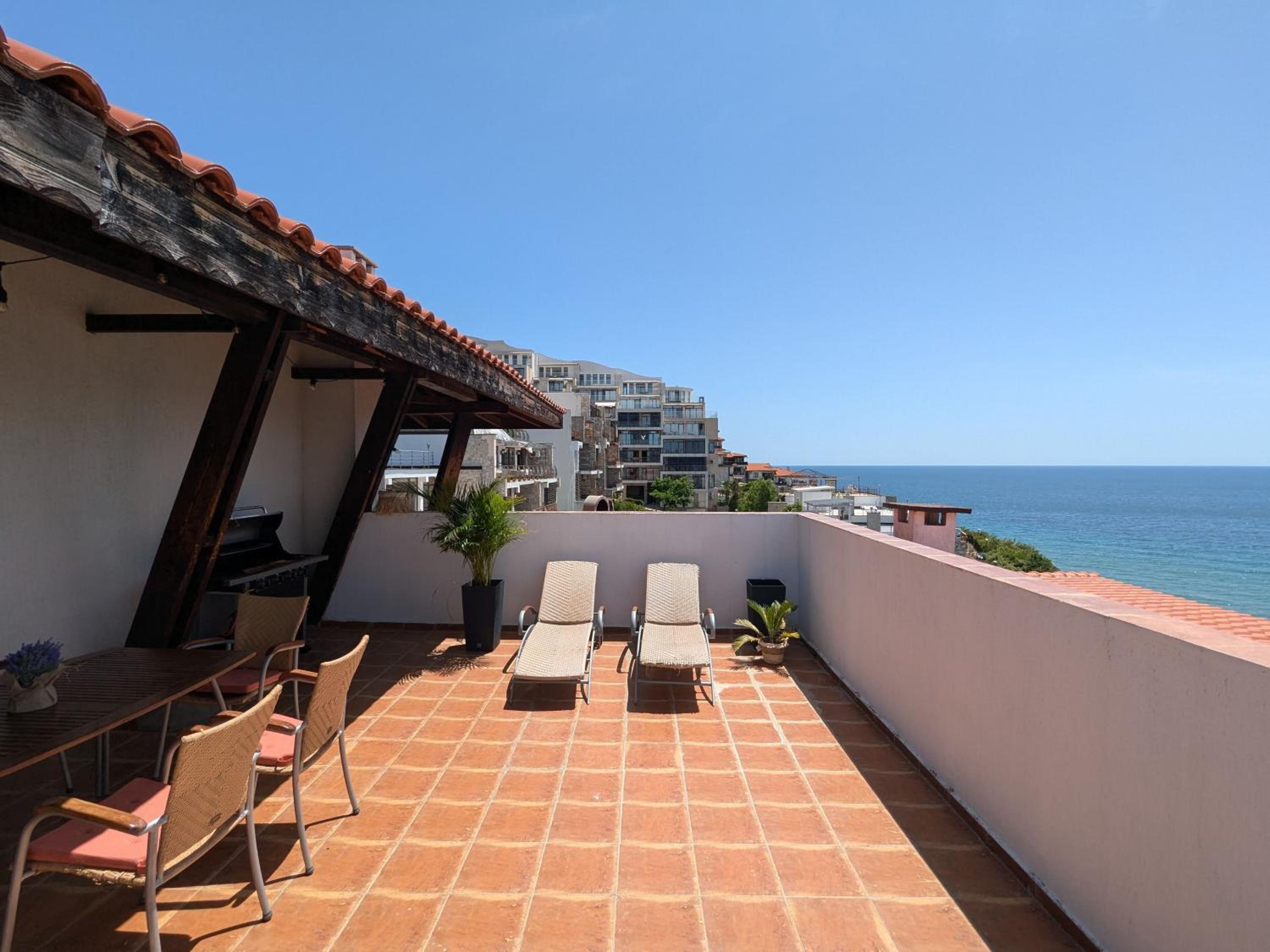 Beachfront Apartment Sveti Vlas