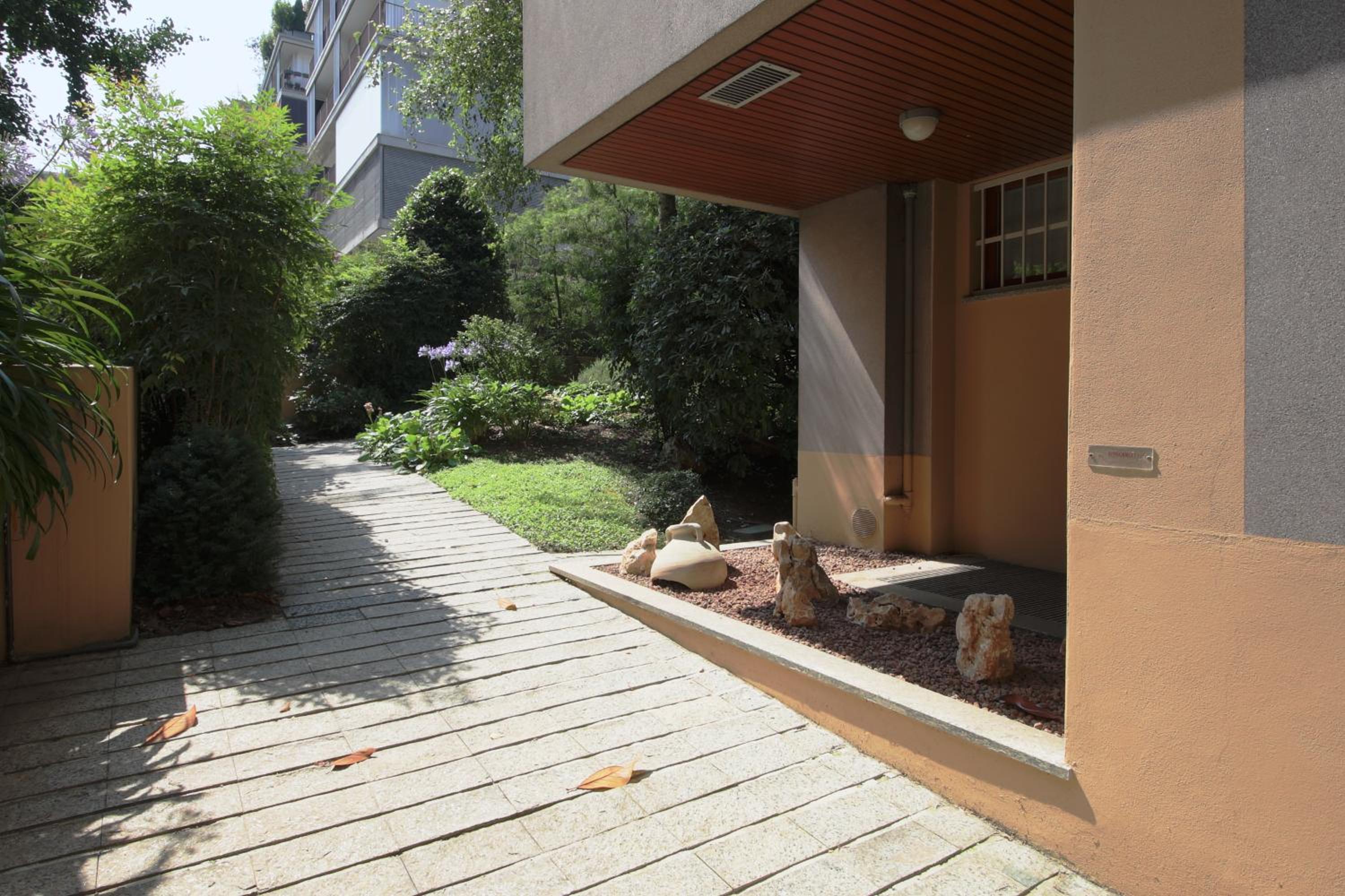 Modern Flat with Private Garden