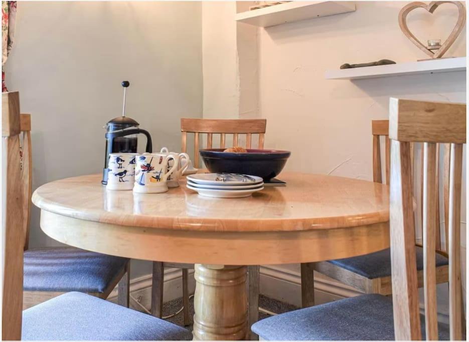 17th Century Tintagel Cottage with Hot Tub