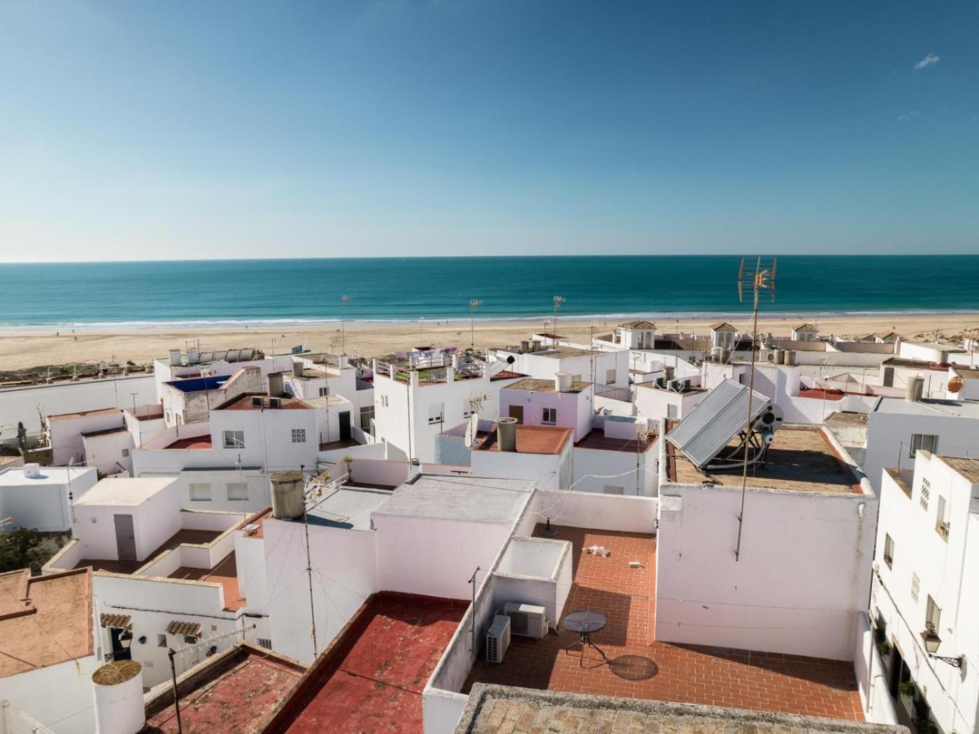 Sardinas apartment with roof terrace and sea view