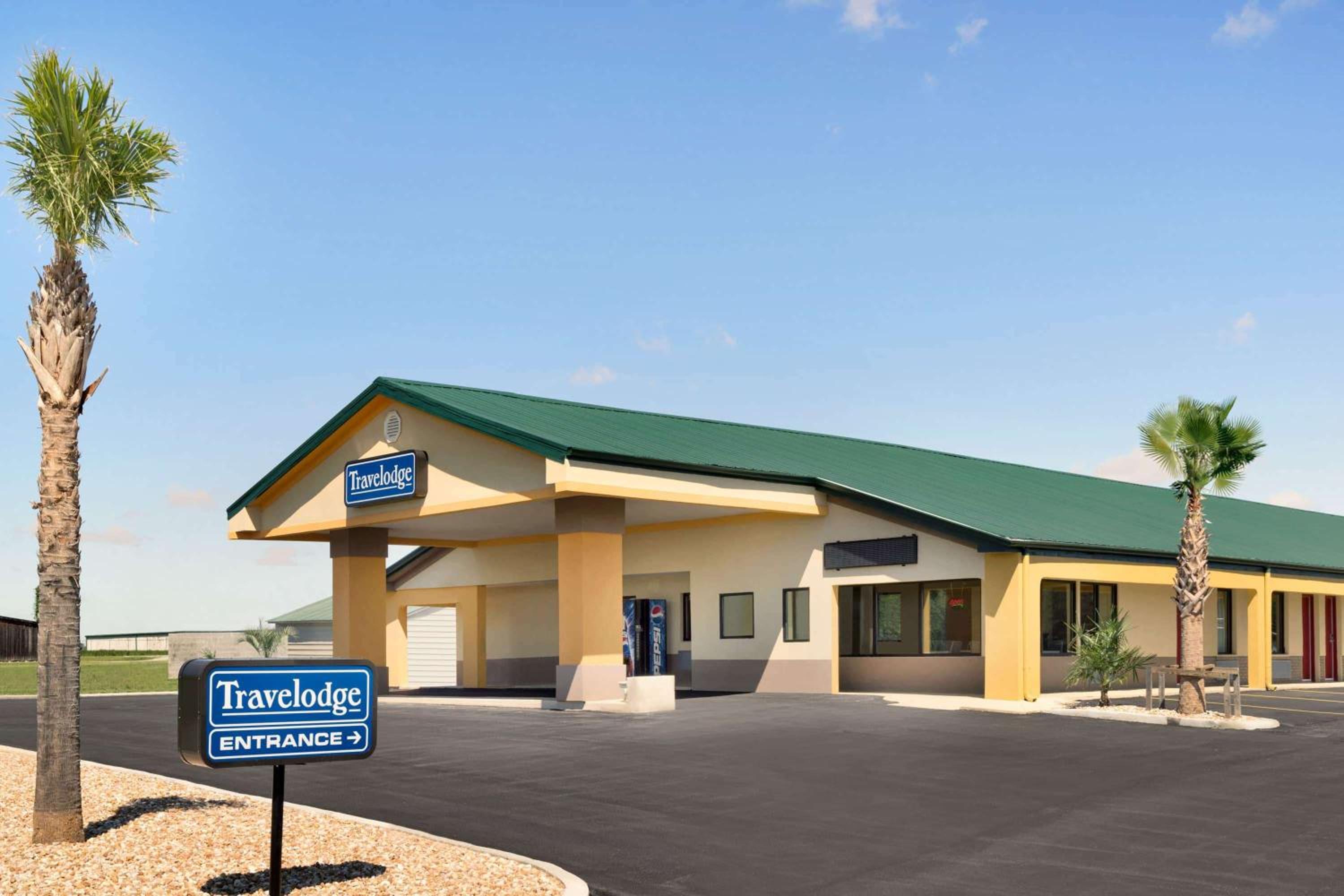 Cordele Vacations - Travelodge by Wyndham Unadilla - Perry Near I-75 - Property Image 1