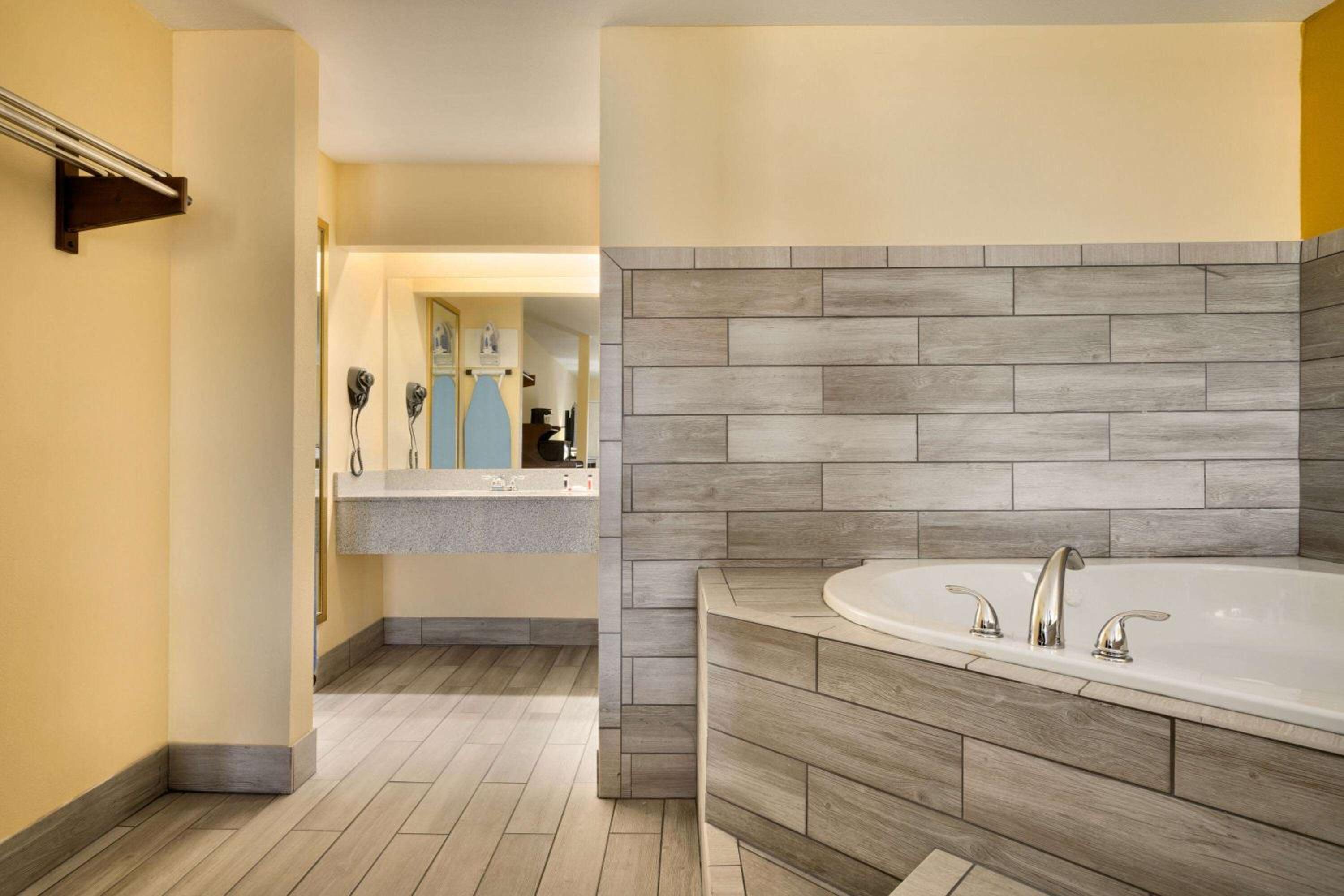 Travelodge by Wyndham Unadilla - Perry Near I-75