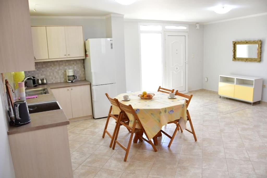 Kathrine's Cottage in Vagia view 2