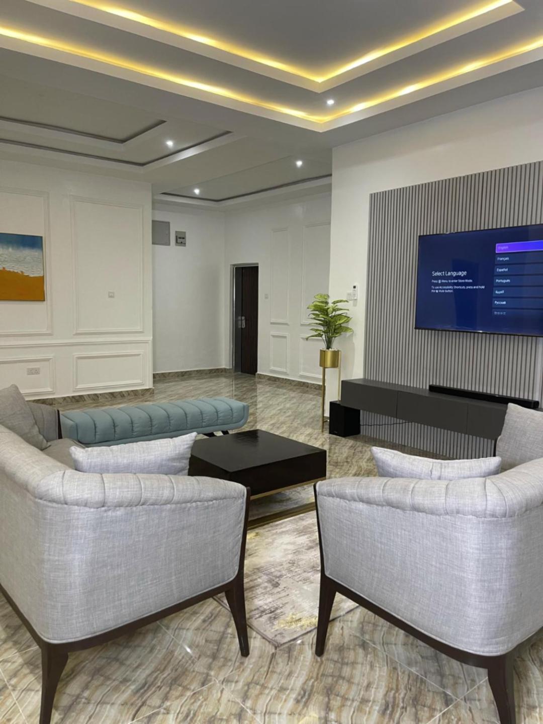 Charming 3-Bed House in Kubwa view 5