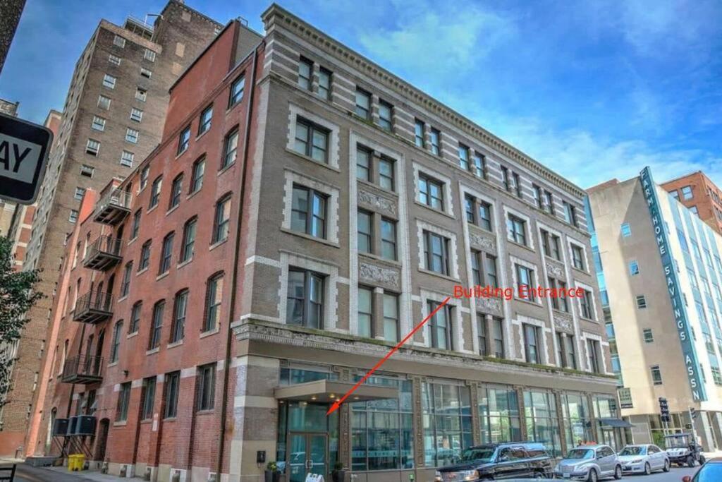 1BR with W&D Mins To America Center Downtown view 5