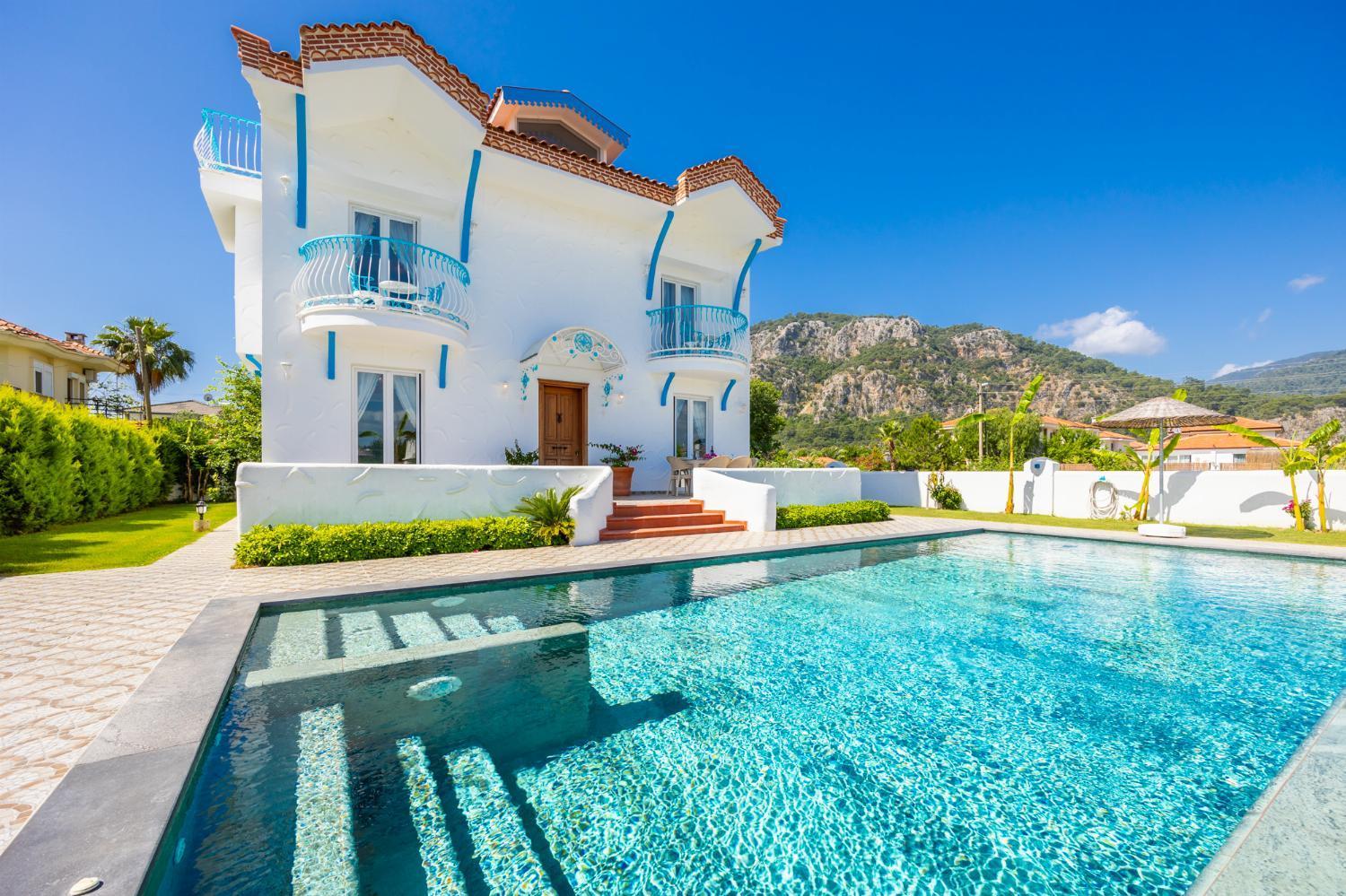 Villa Blue Island view 3