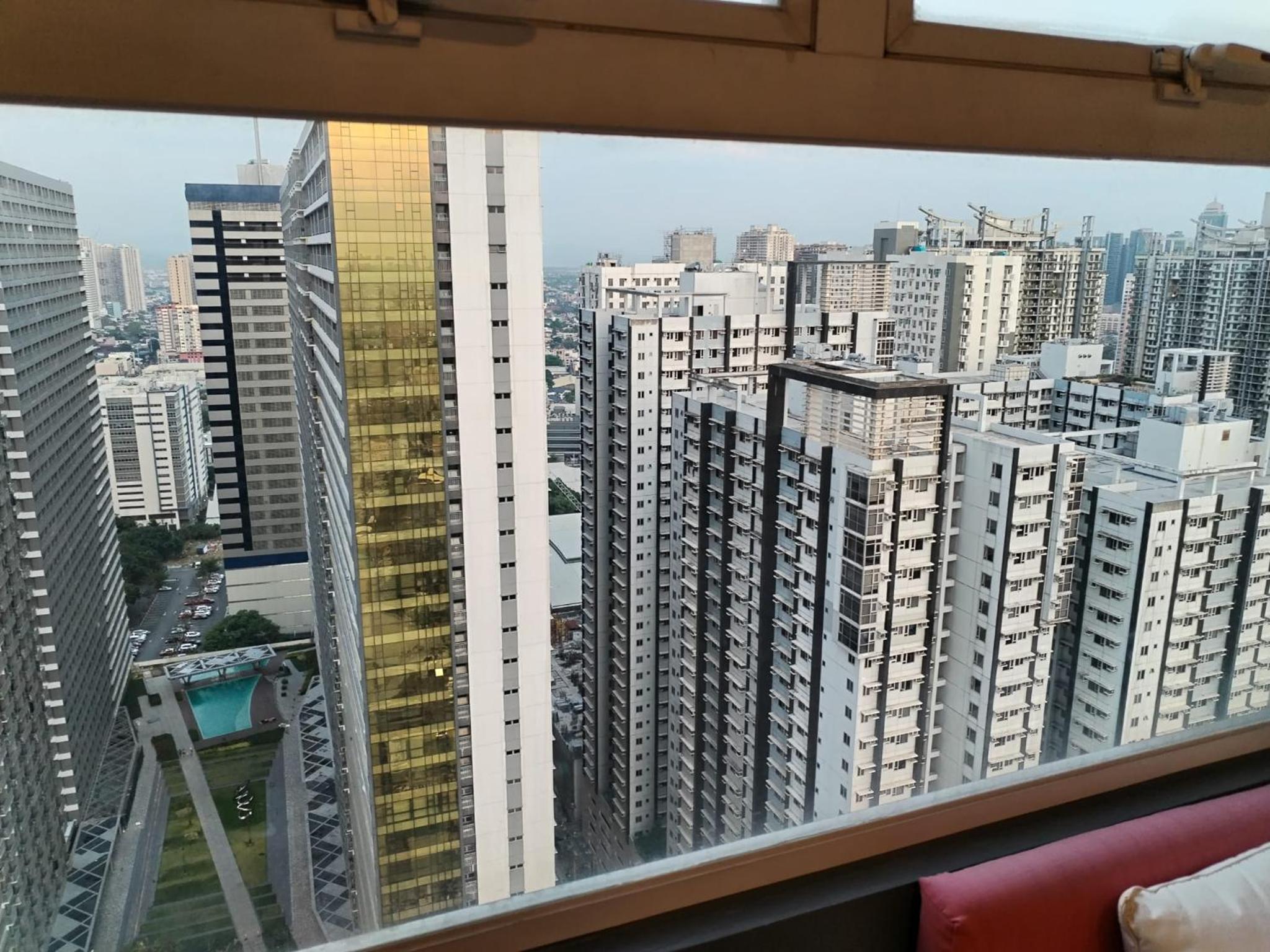Affordable Studio 2 Twin Beds - City View EDSA view 2