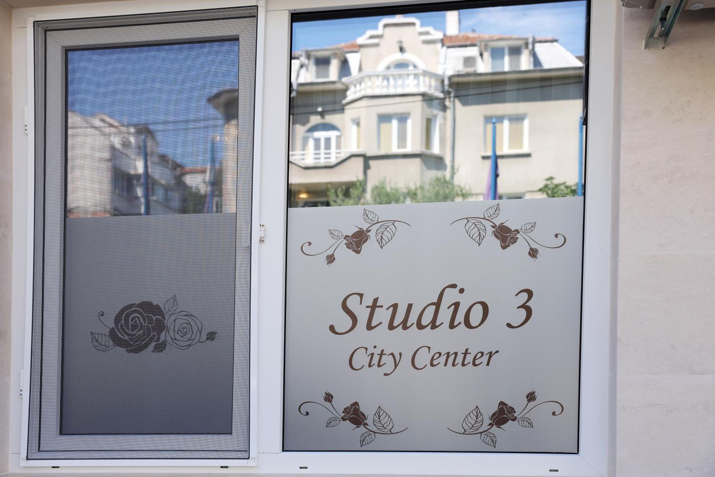 Deluxe 3 Studio City Center