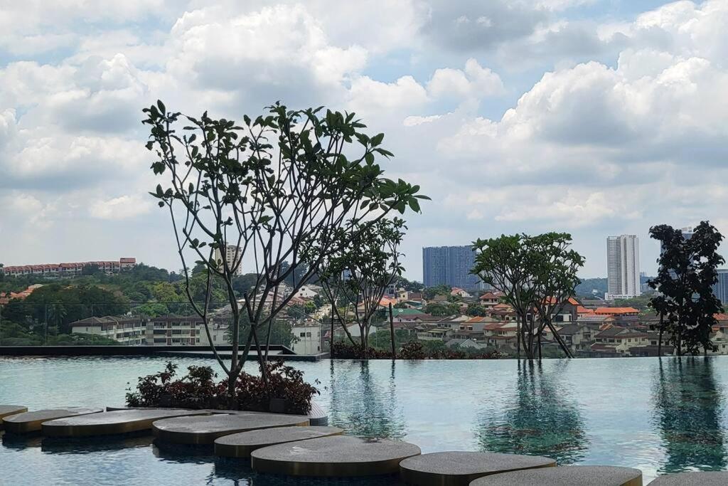 Premium Duplex 3BR 8 Pax MRT TV BOX Arte Cheras