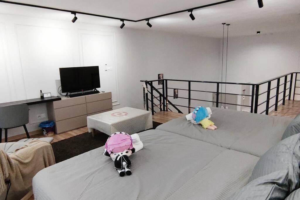 Premium Duplex 3BR 8 Pax MRT TV BOX Arte Cheras