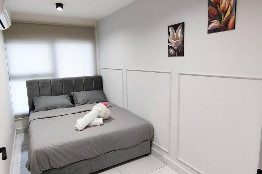 Premium Duplex 3BR 8 Pax MRT TV BOX Arte Cheras