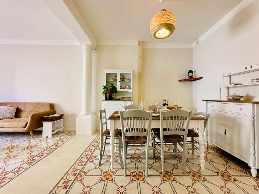 Elegant Escape, Steps to Balluta Bay, Sleeps 5 view 5