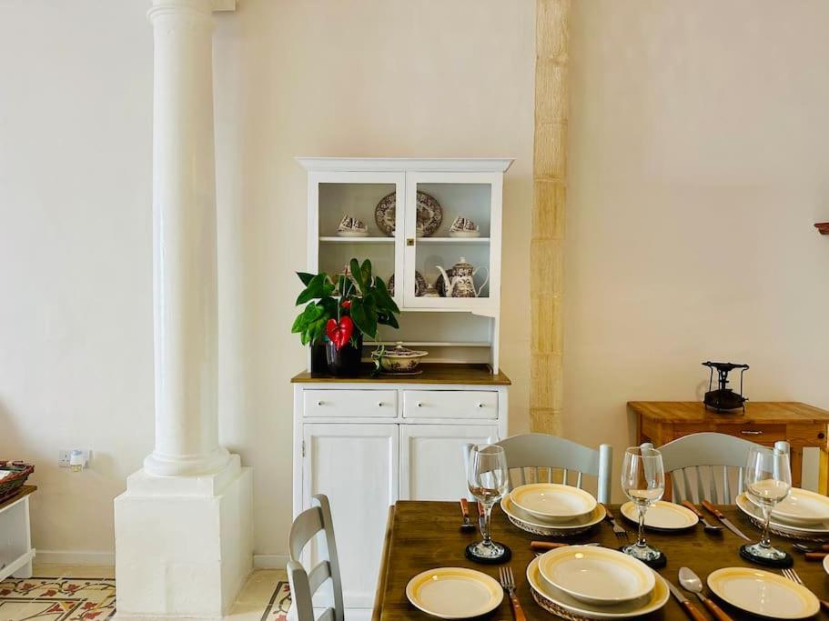 Elegant Escape, Steps to Balluta Bay, Sleeps 5 view 3