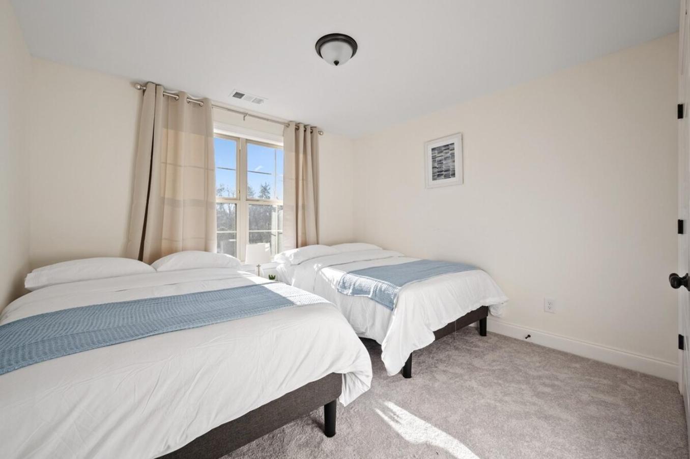 1 King 1 Queen 2 Double Garage Washer & Dryer view 4