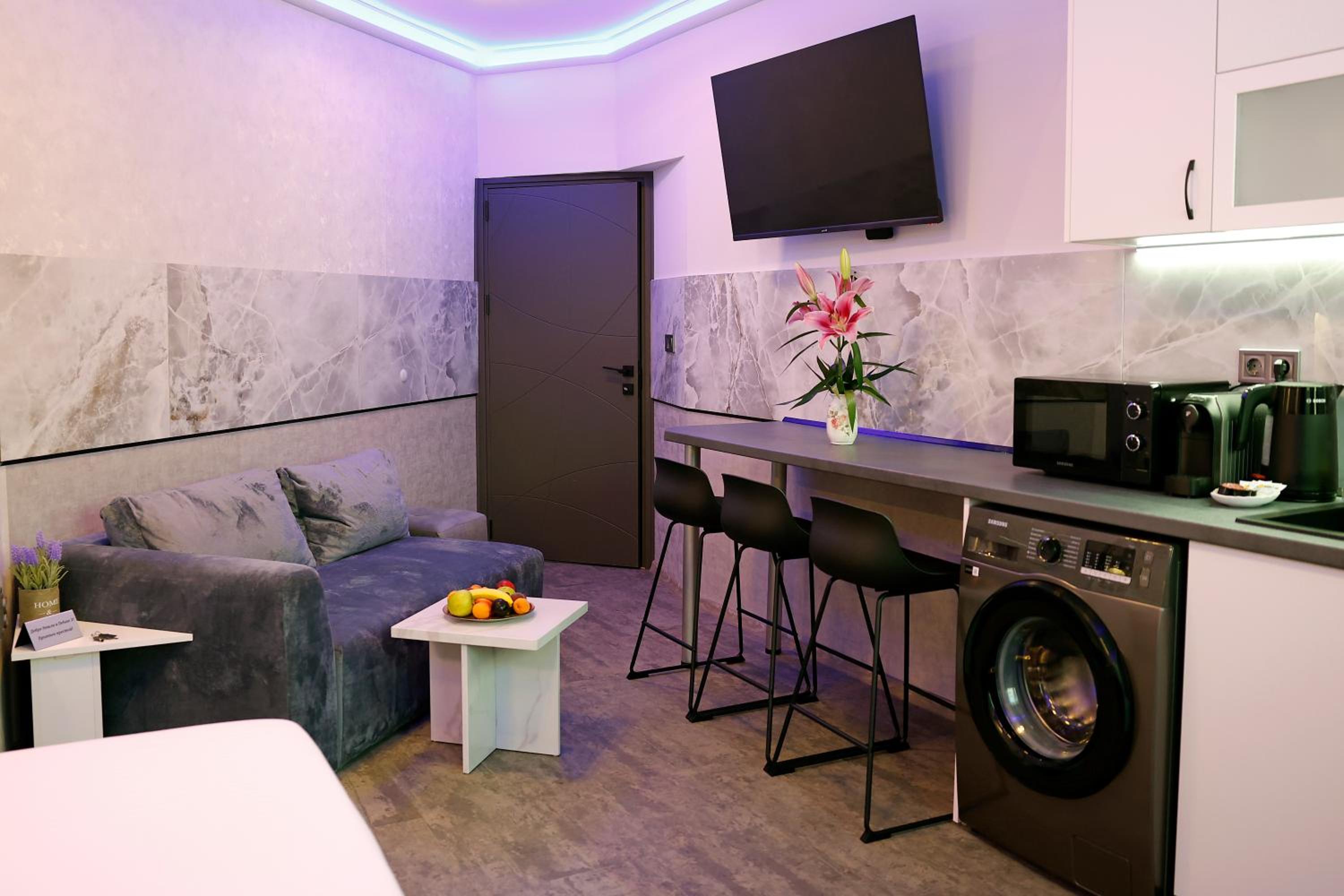 Deluxe 3 Studio City Center