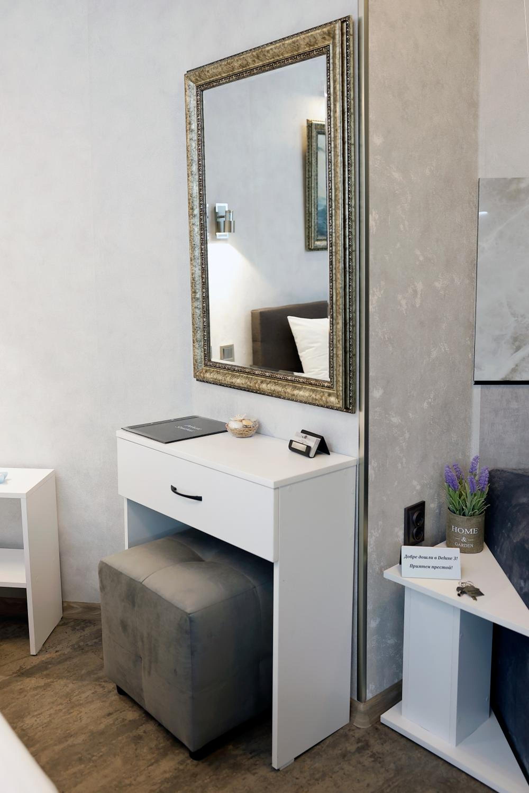 Deluxe 3 Studio City Center
