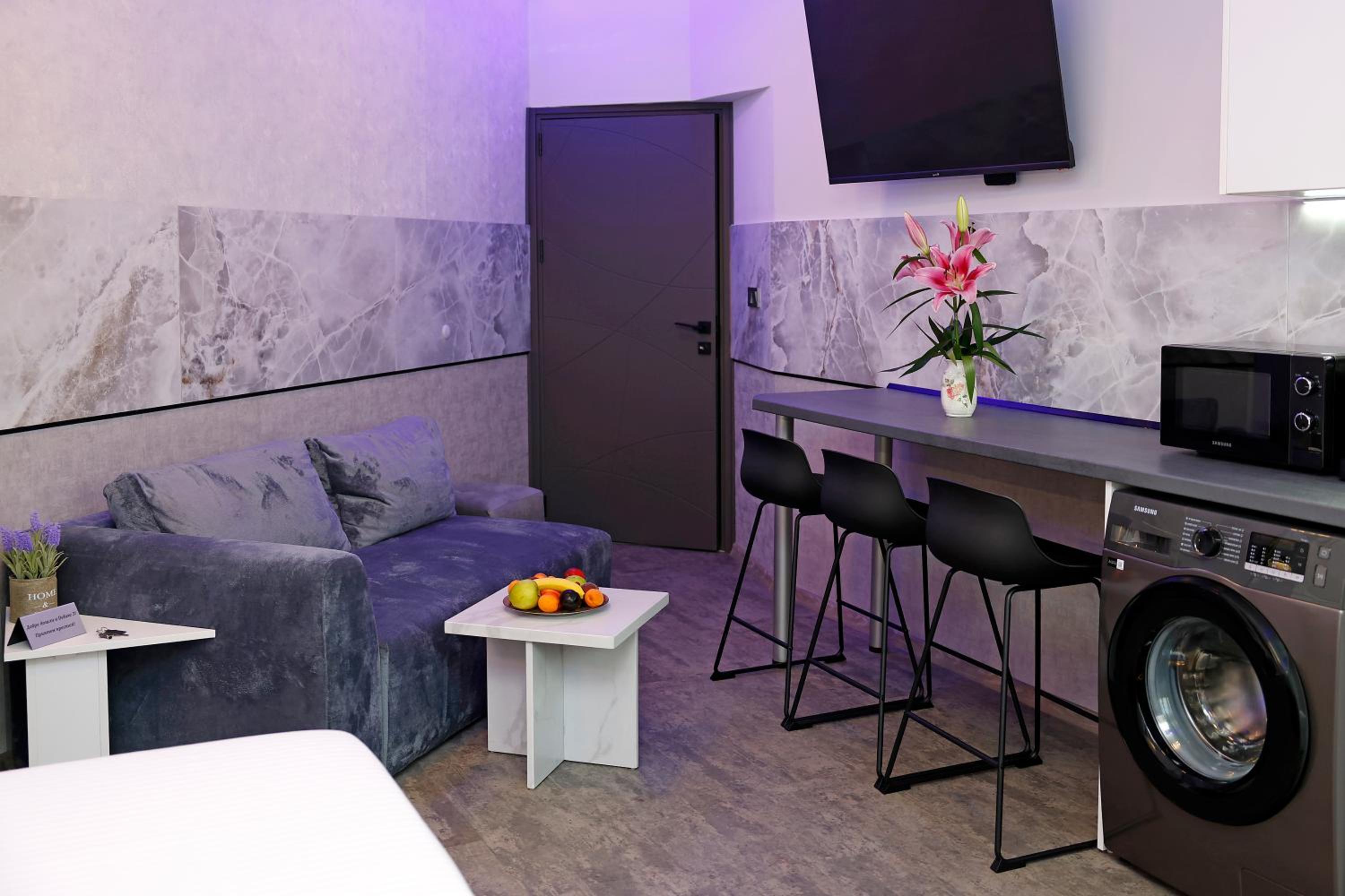 Deluxe 3 Studio City Center