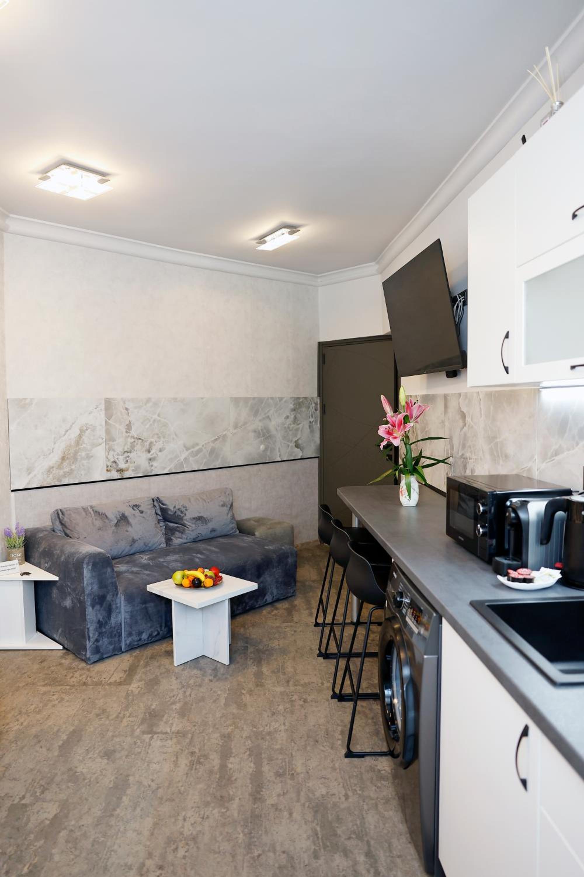 Deluxe 3 Studio City Center