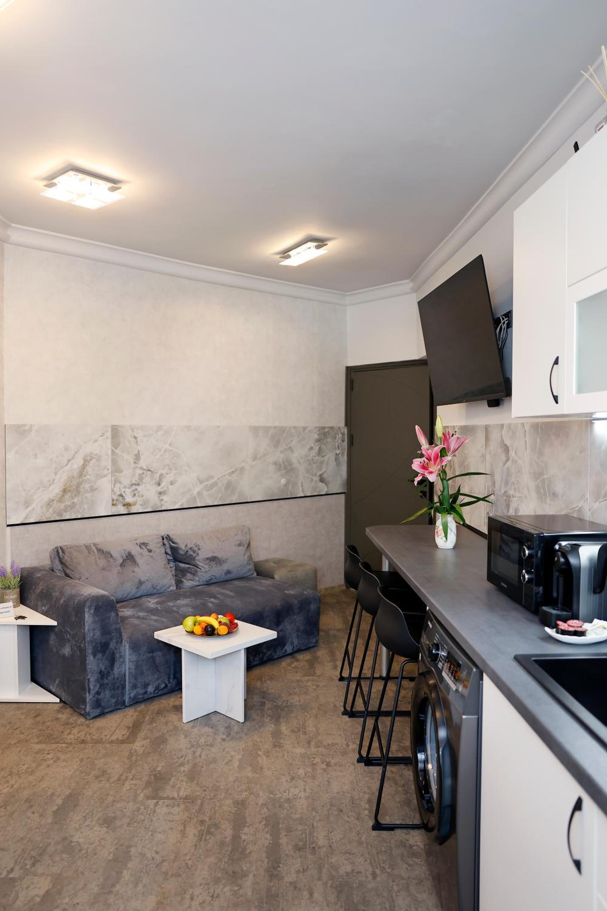 Deluxe 3 Studio City Center