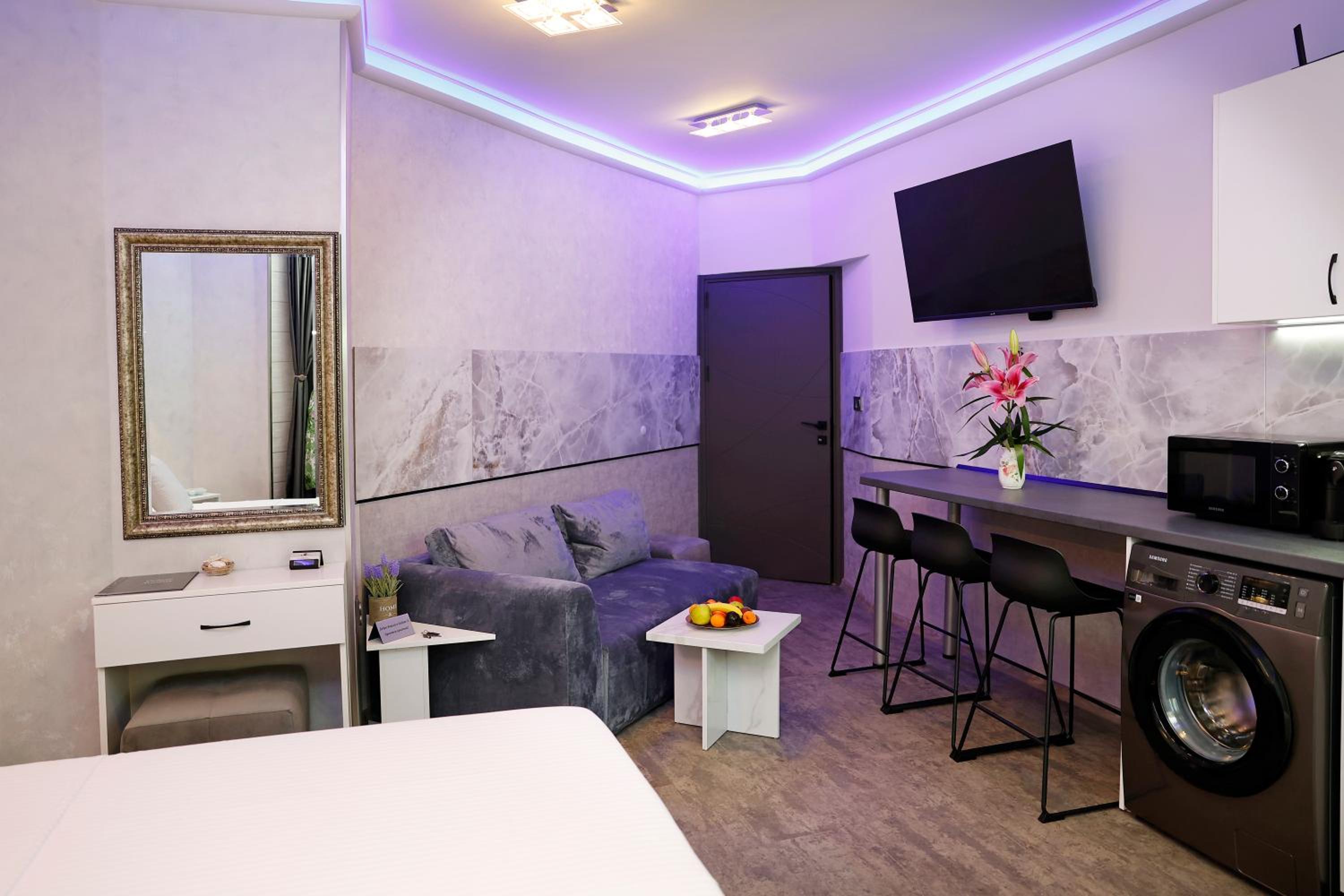 Deluxe 3 Studio City Center
