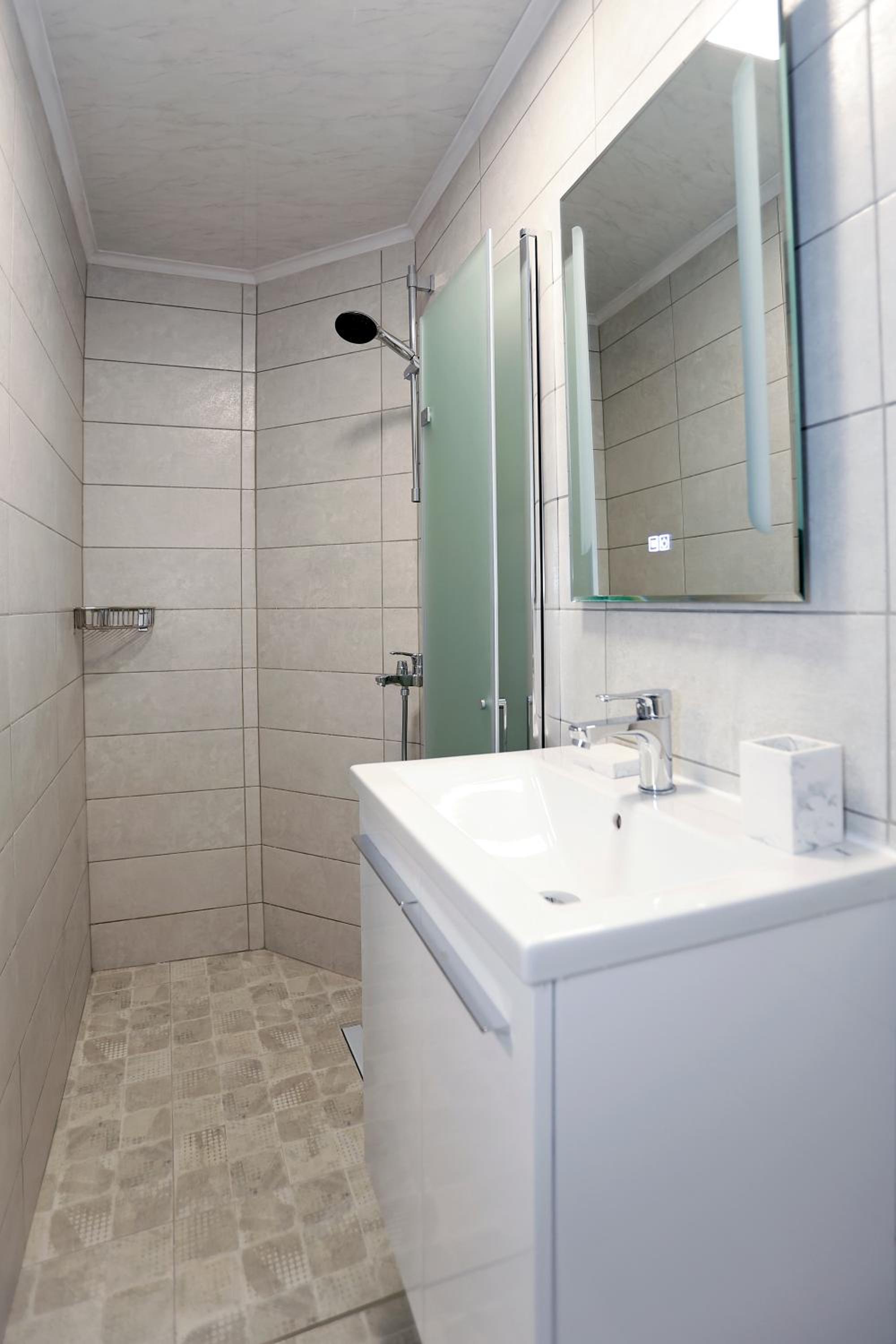 Deluxe 3 Studio City Center