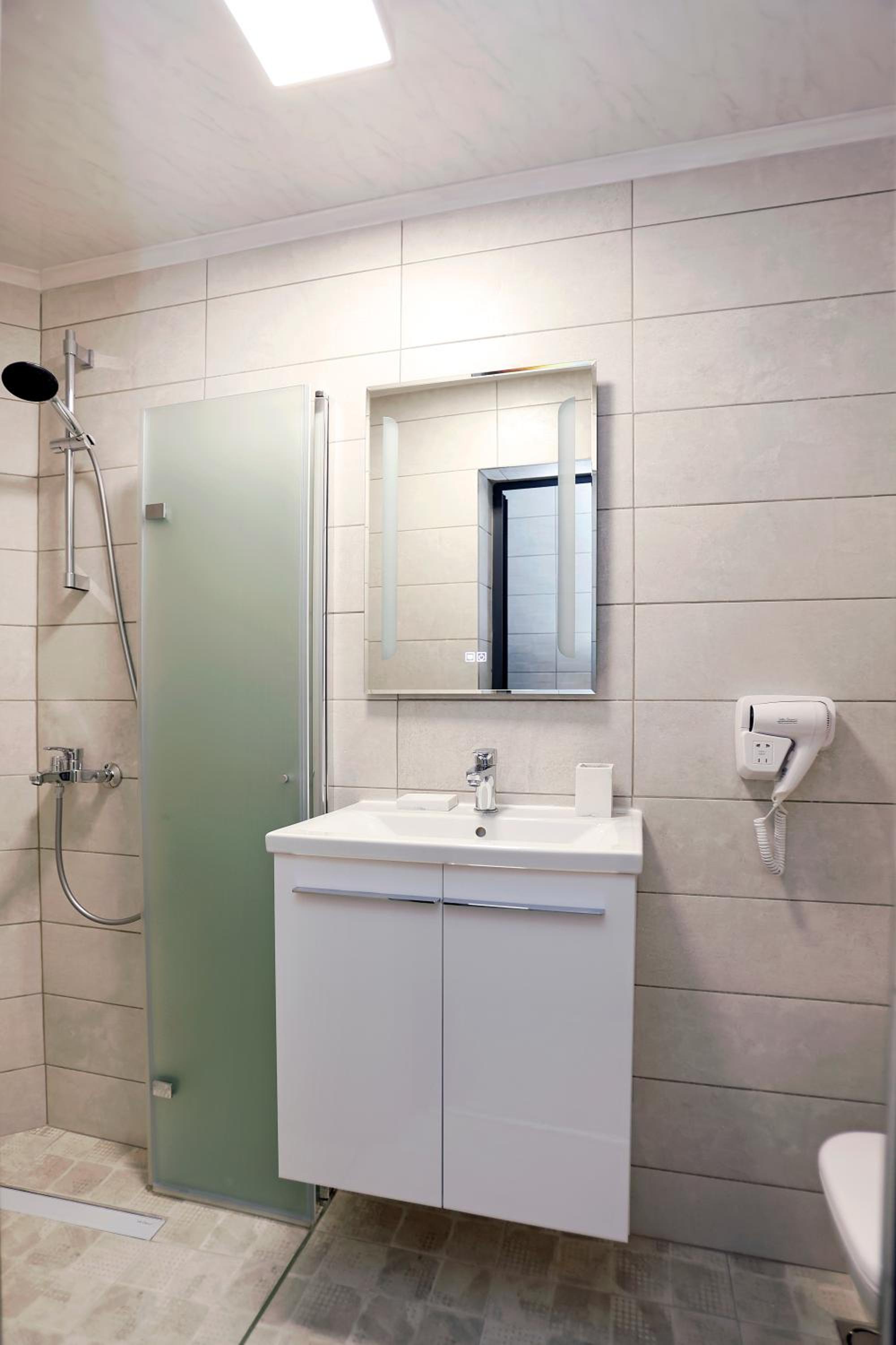 Deluxe 3 Studio City Center