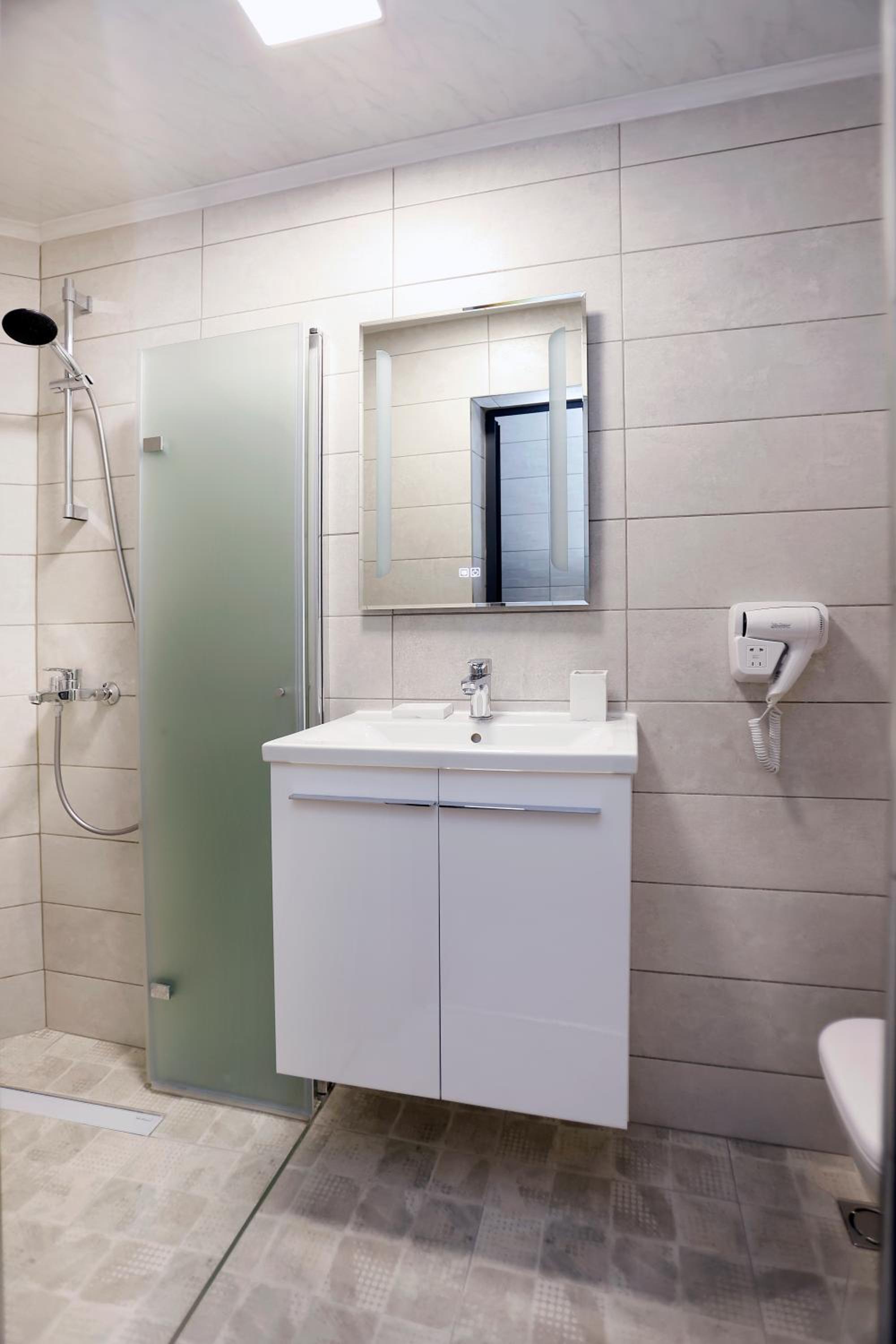 Deluxe 3 Studio City Center