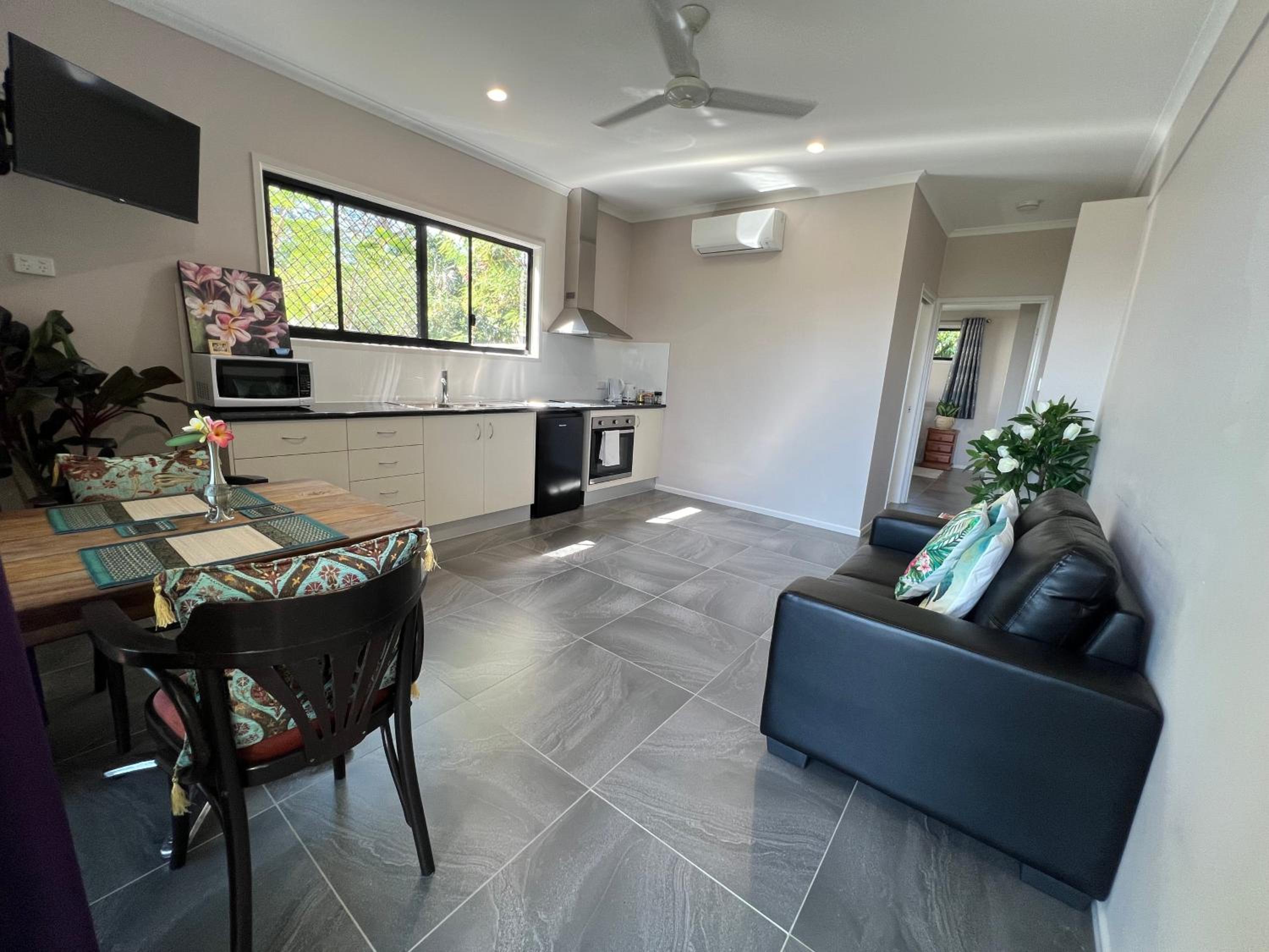 The Frangipani Suite - One bedroom apartment in Cooktown
