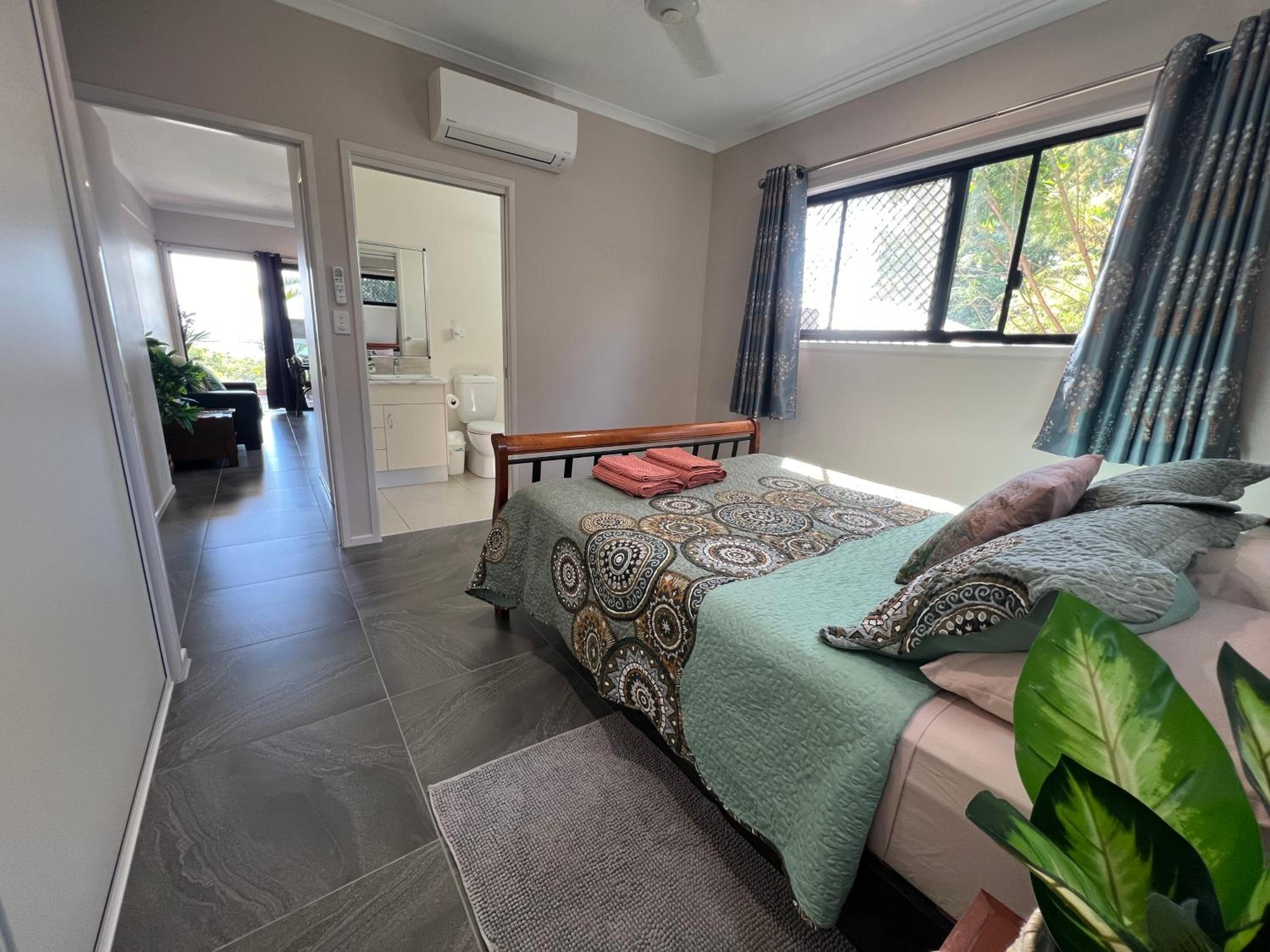 The Frangipani Suite - One bedroom apartment in Cooktown