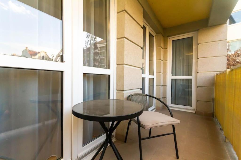 Gozsdu White Raven 3 - terrace and free underground parking view 4
