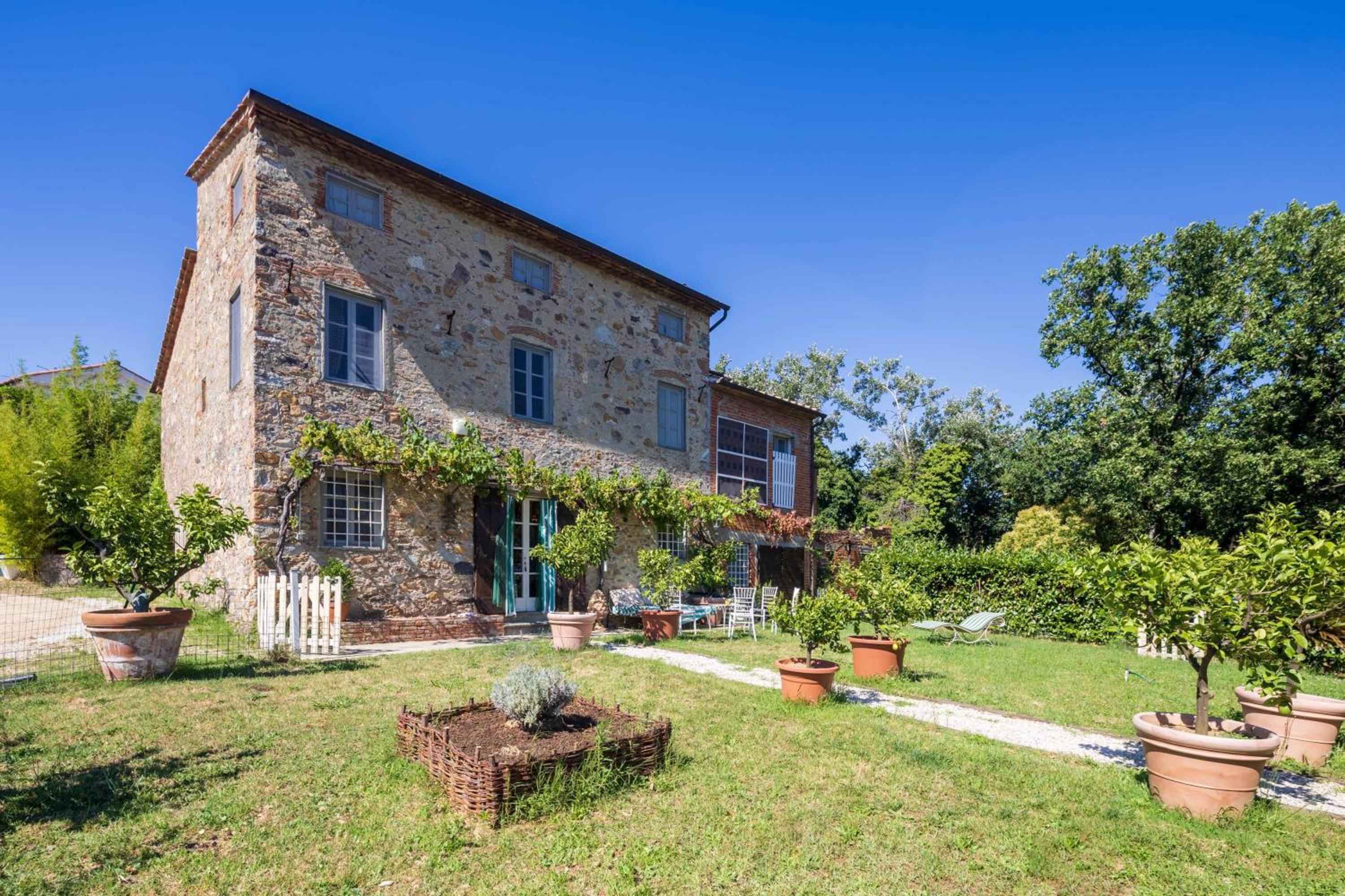 Villa Isabò by VacaVilla view 5