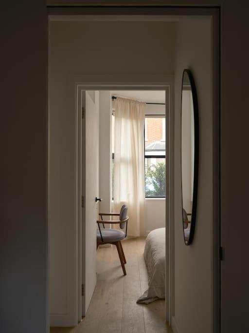 Elegant 3BR Garden Flat - Steps from Central Oxford view 4