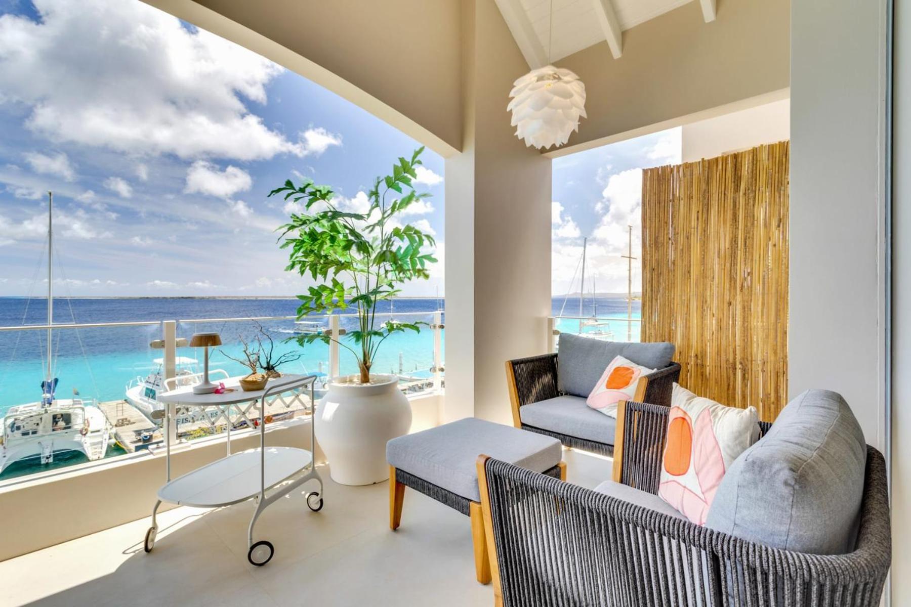 Las Dunas with Stunning Sea View and Shared Pool
