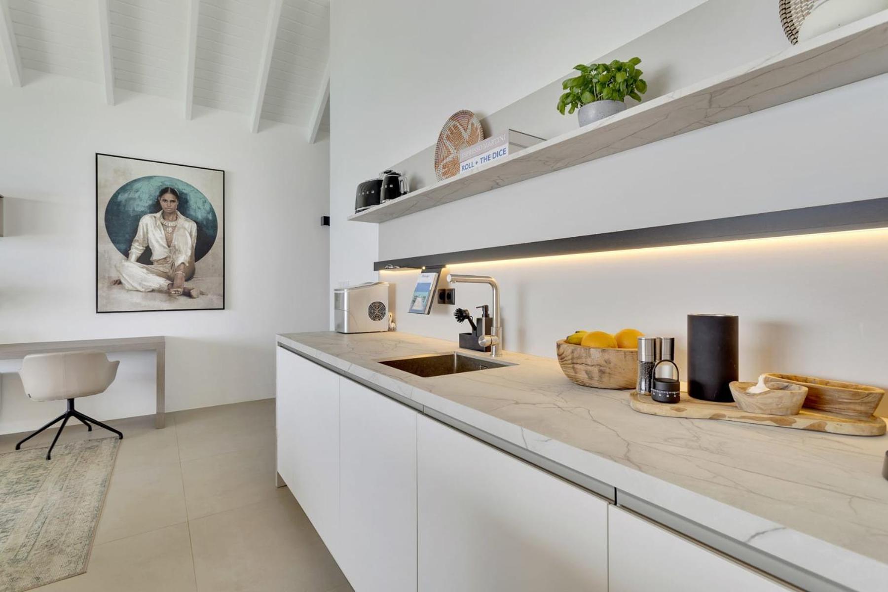 Las Dunas with Stunning Sea View and Shared Pool