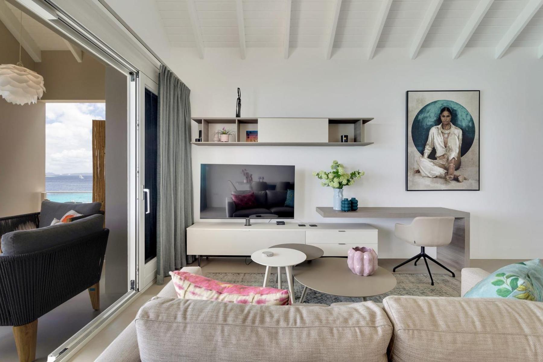 Las Dunas with Stunning Sea View and Shared Pool