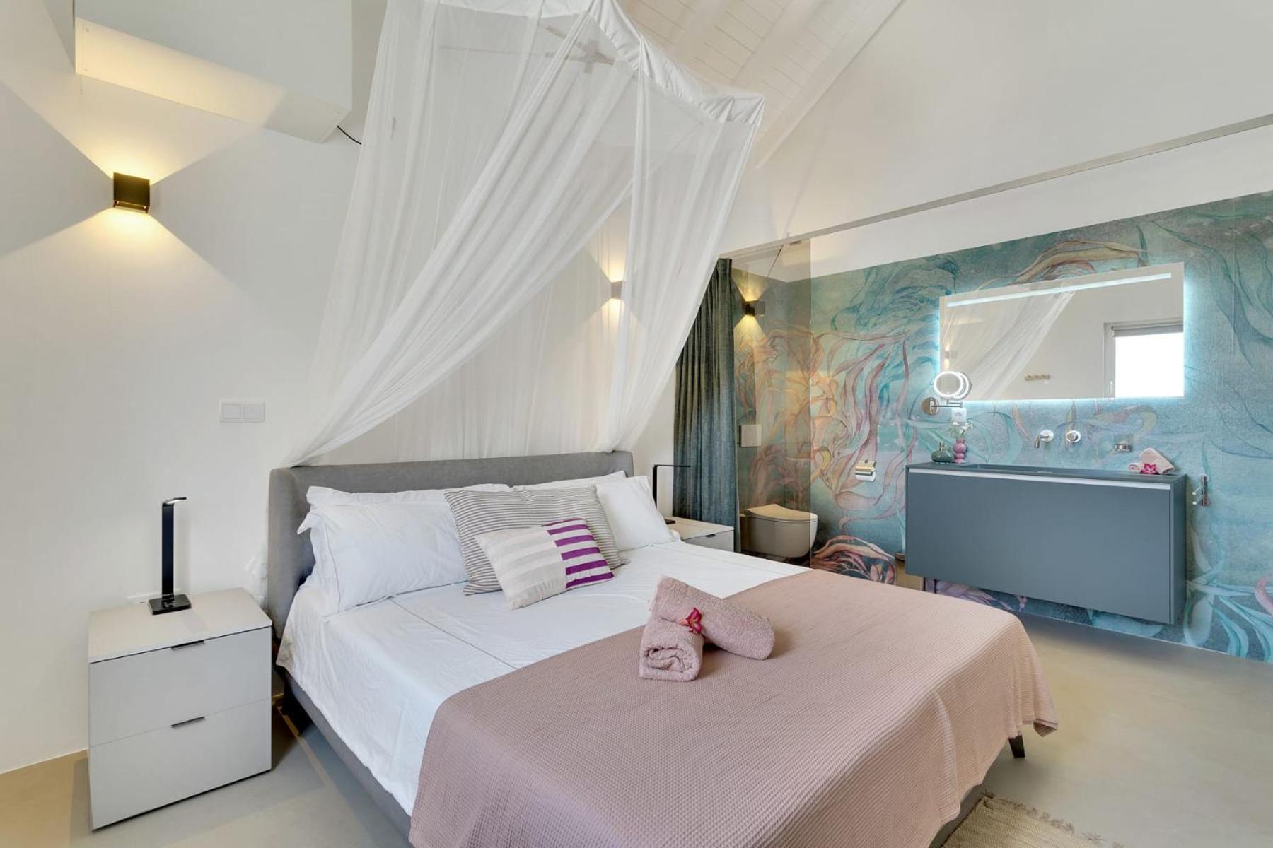 Las Dunas with Stunning Sea View and Shared Pool