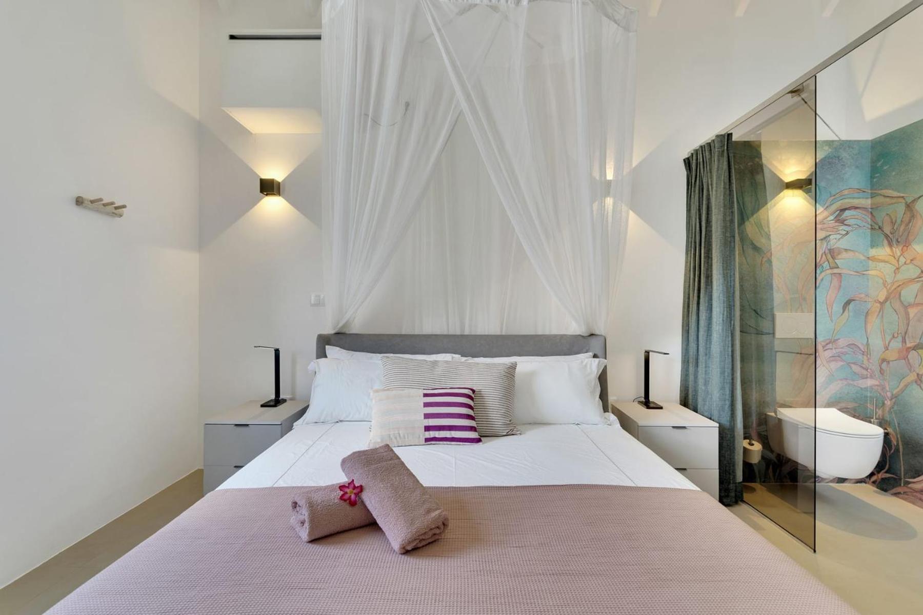 Las Dunas with Stunning Sea View and Shared Pool