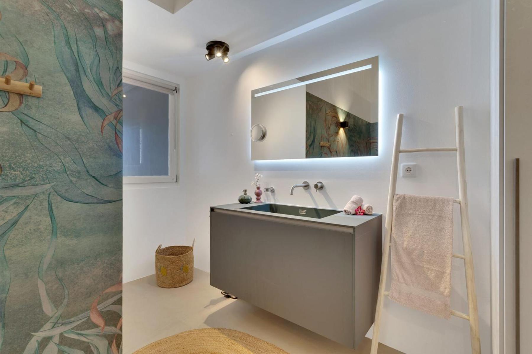 Las Dunas with Stunning Sea View and Shared Pool