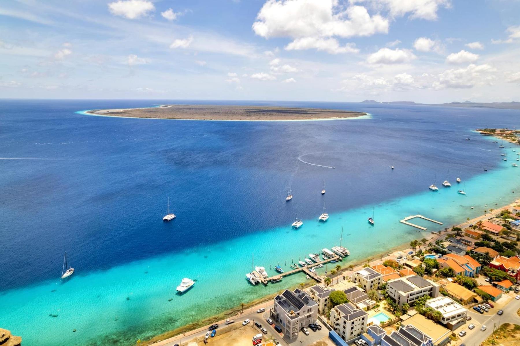 Las Dunas with Stunning Sea View and Shared Pool