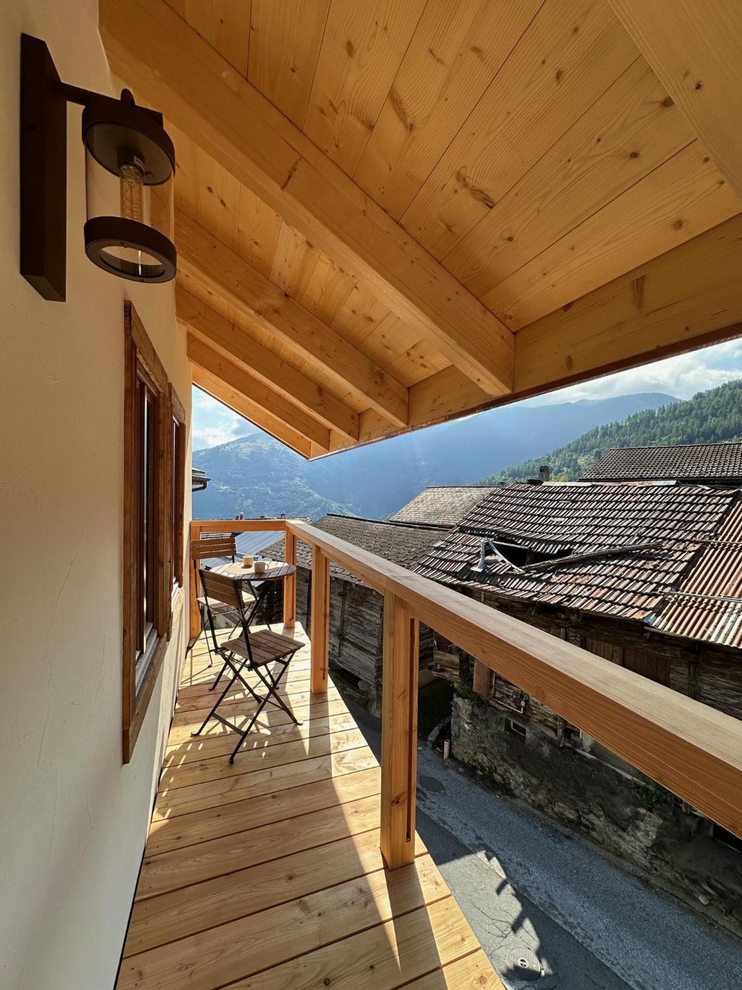 Pilanous Residence - E-Alpine Suite - Swiss Alps