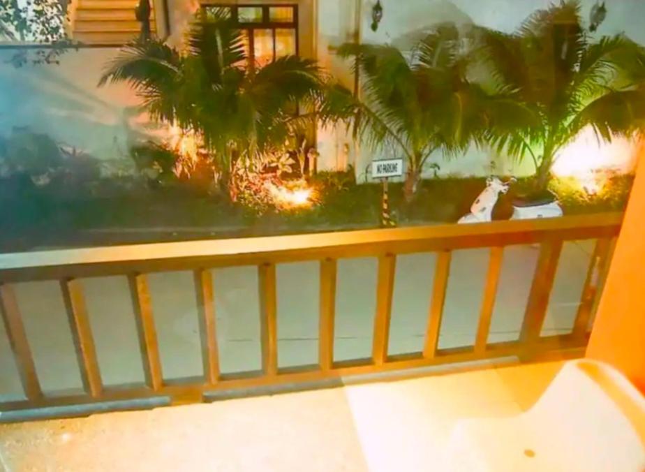 A humble studio flat, downtown El Nido view 3