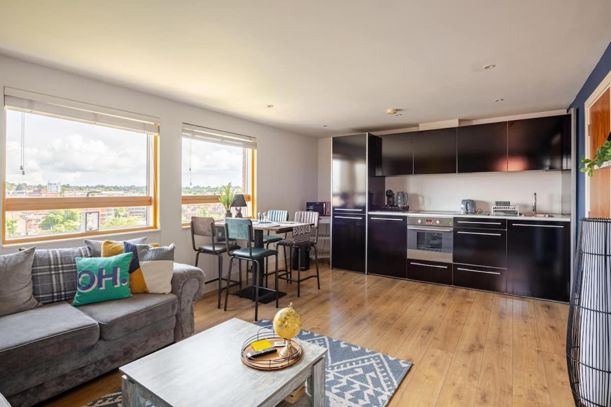 Waterfront 2 bed apartment with views over Ipswich view 5