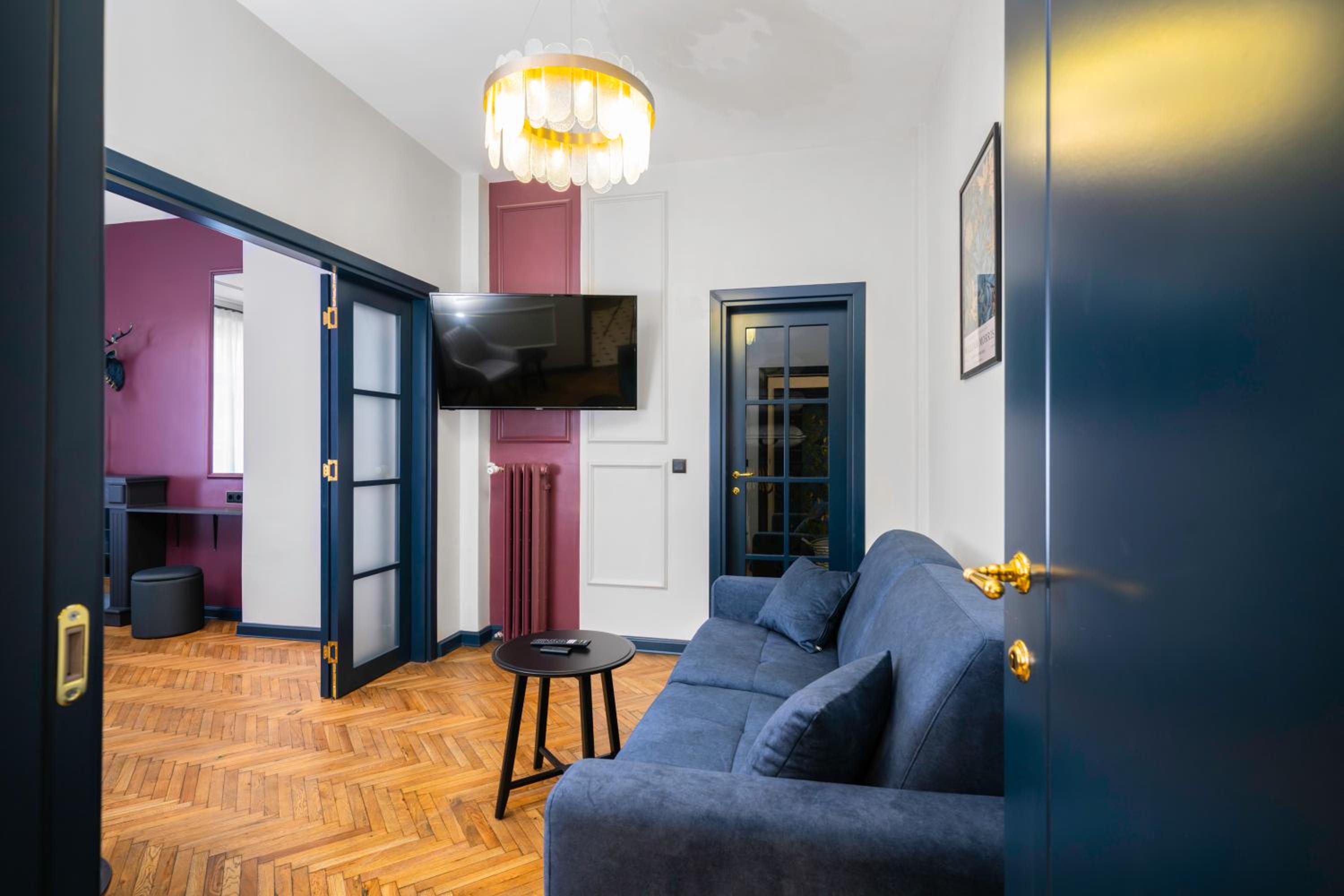 Royal Retreat - Your central designer spot by Flat Mаnager