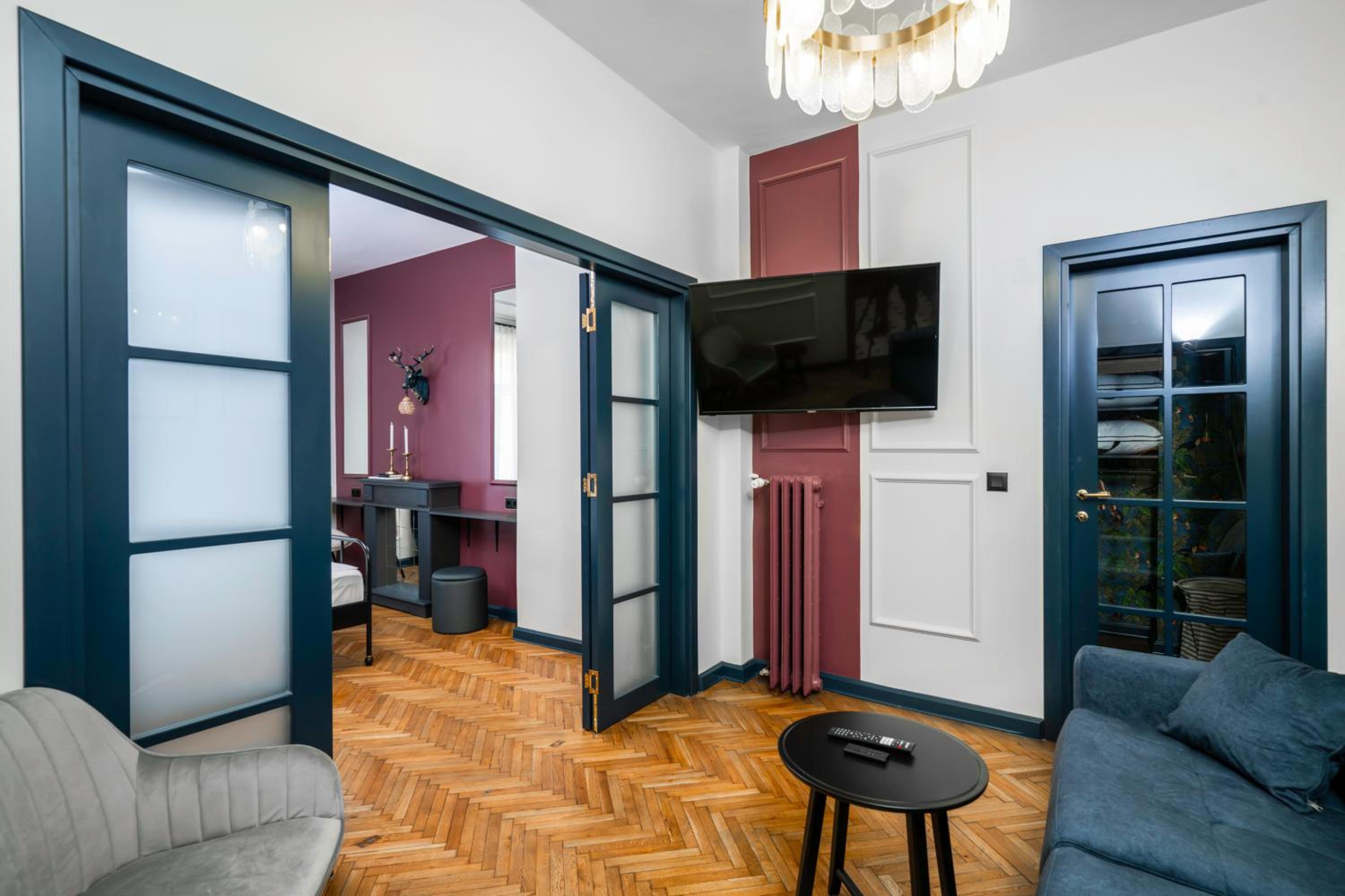 Royal Retreat - Your central designer spot by Flat Mаnager