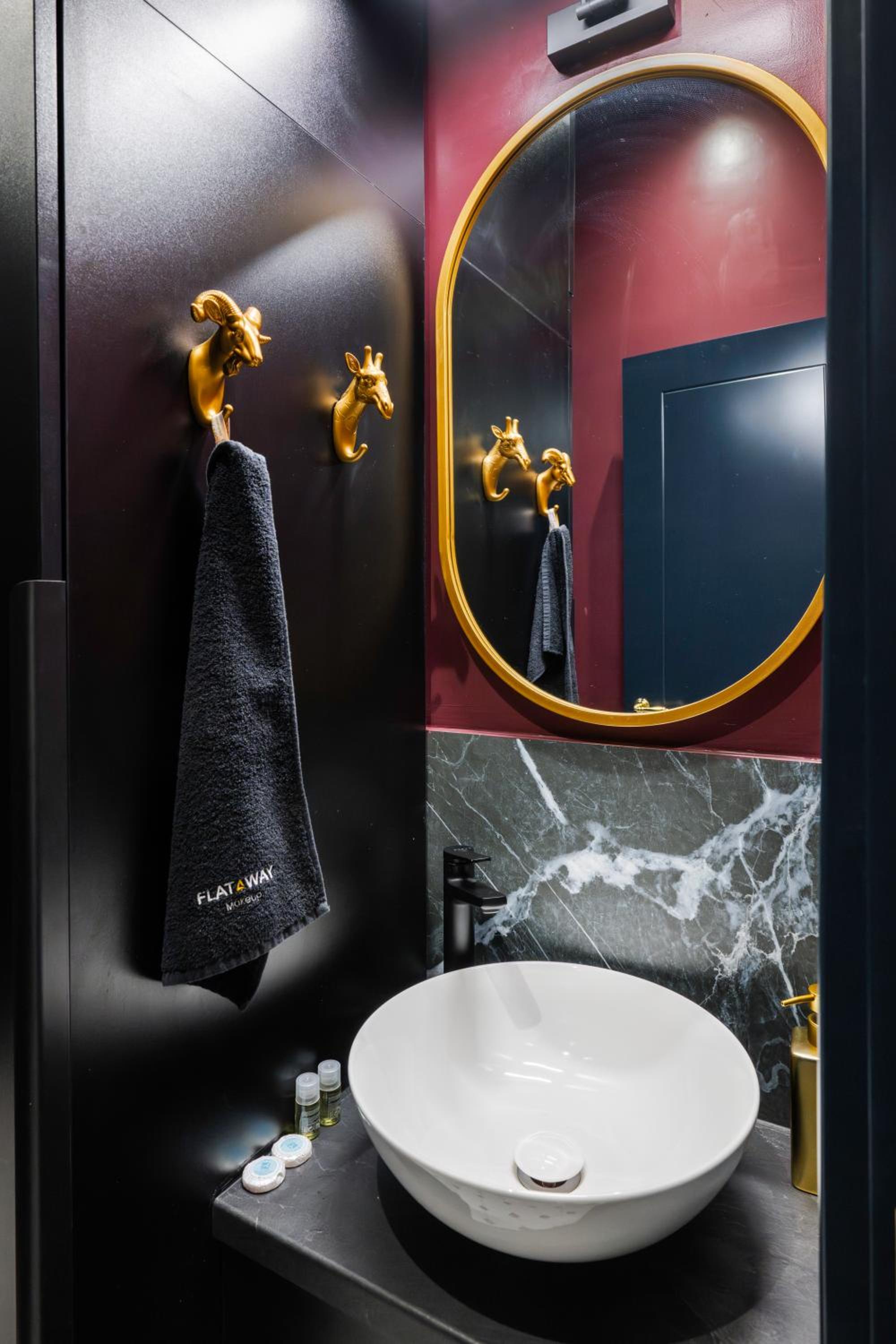 Royal Retreat - Your central designer spot by Flat Mаnager