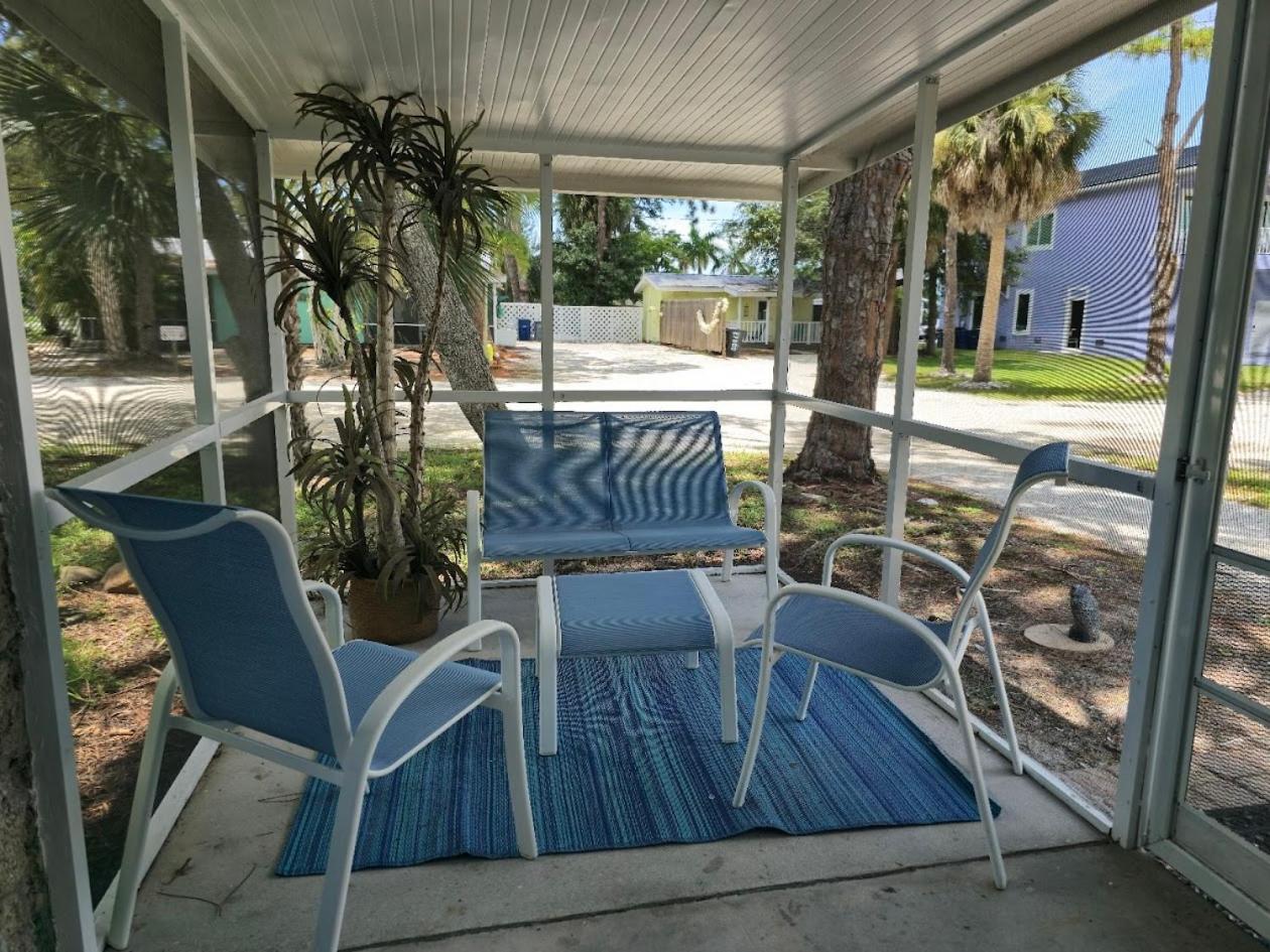 Hotel Dolphin Updated Cottage On River - 1 Mile to Beach Kitchen Washer Dryer - Image 1