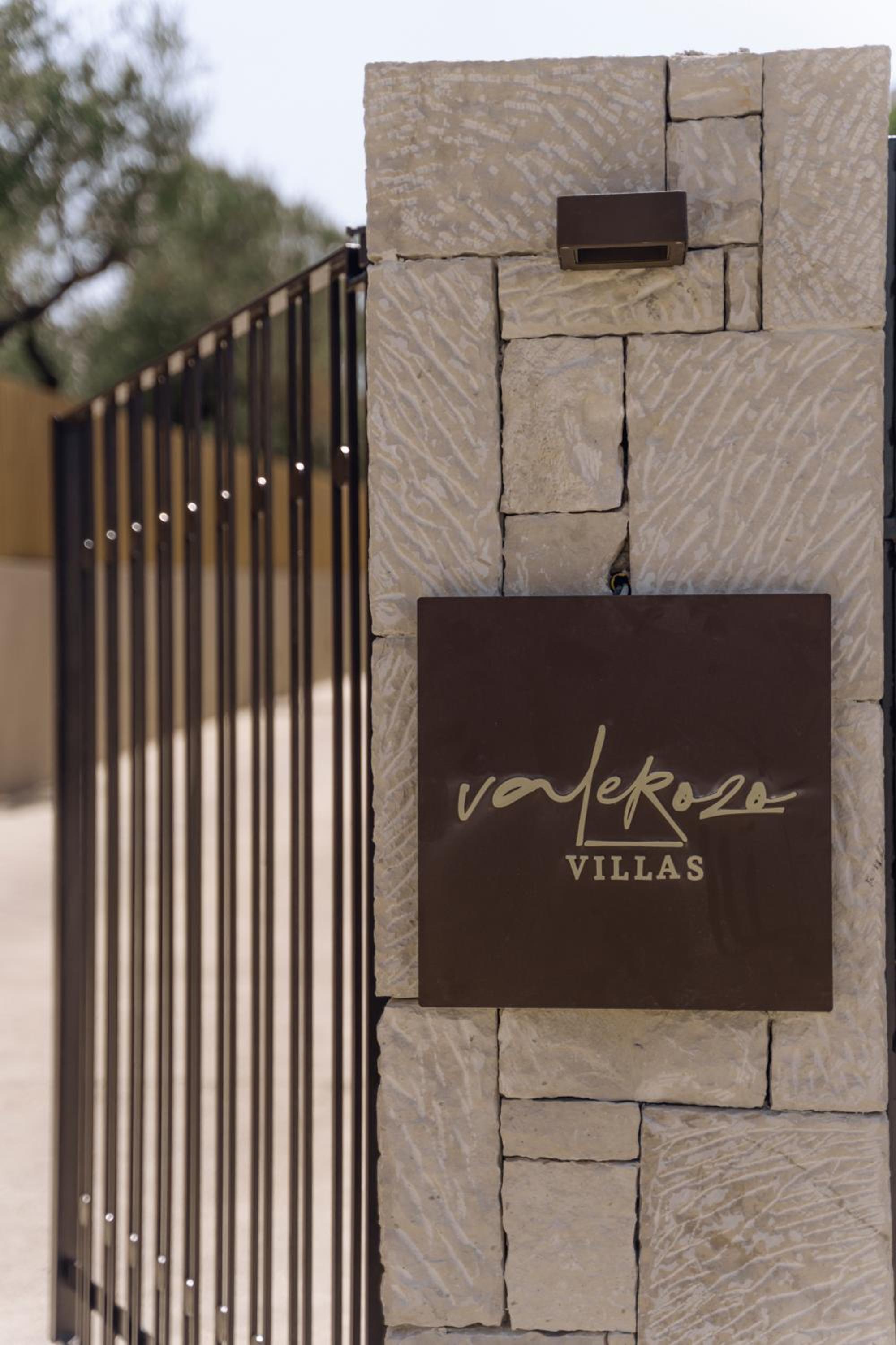 Valerozo Villas - Exclusive Beachside Experience