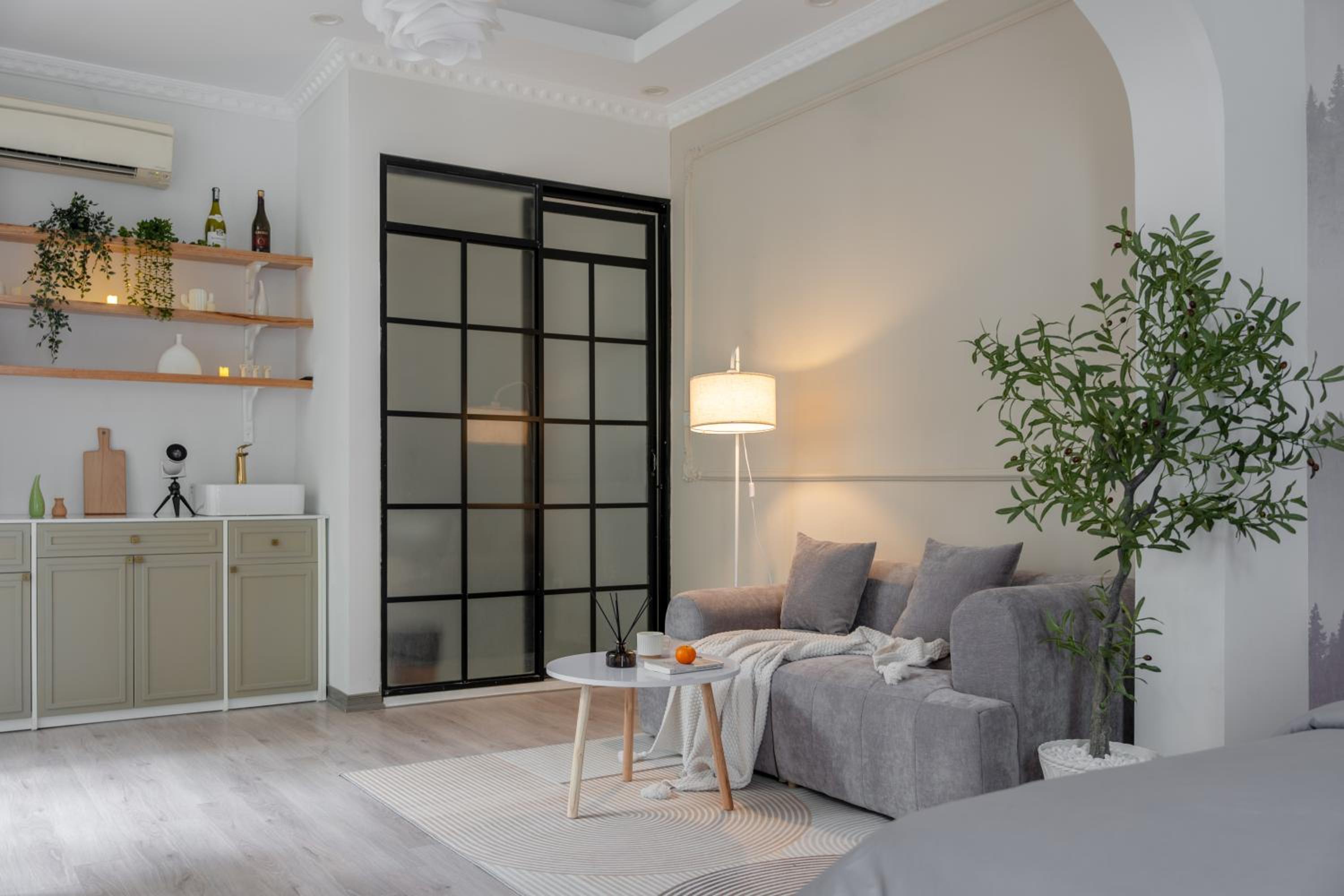 Hanoi Opera Homestay - The Sun Room